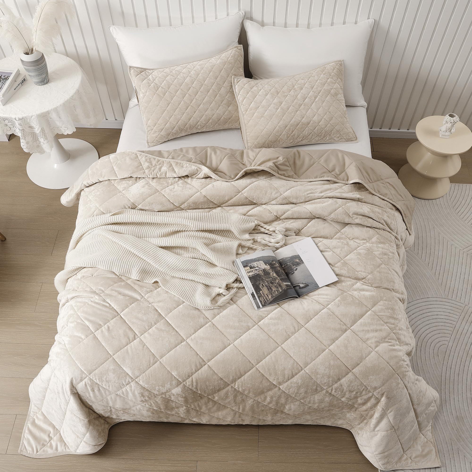 Luxury Velvet Quilt Set King Size - Ultra Soft Lightweight Summer Velvet Comforter Set with Diamond Pattern, Oversized Bedspread Coverlet & 2 Shams for All Seasons (Beige, King) | Perfect for Master Bedroom, Guest Room & Cozy Home Decor