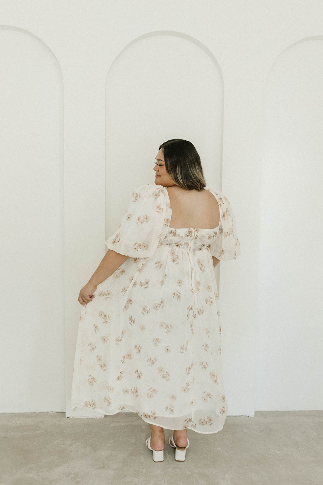 Stylish Harlow Maxi Dress in Taupe Floral Print - Bump Friendly Maternity Dress with Inclusive Sizing (S-3XL) - Perfect for Pregnancy, Beach Vacations & Special Occasions
