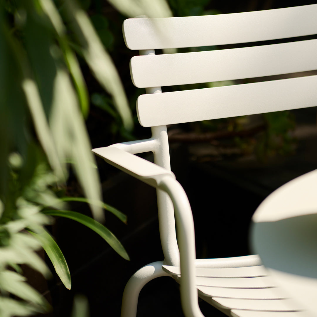 ALUA Outdoor Armchair - Lightweight Folding Patio Chair with Cup Holder, Waterproof & Rust-Resistant - Perfect for Camping, Beach, Picnics, and Backyard Relaxation
