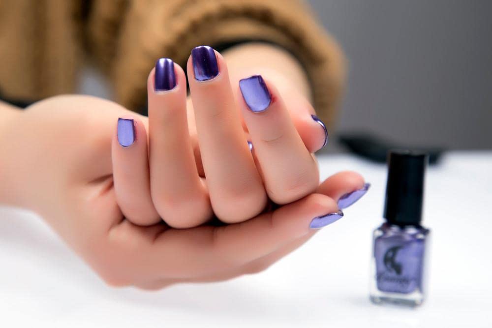 Holographic Chrome Nail Polish - Mirror Effect & Metallic Shine for Nail Art