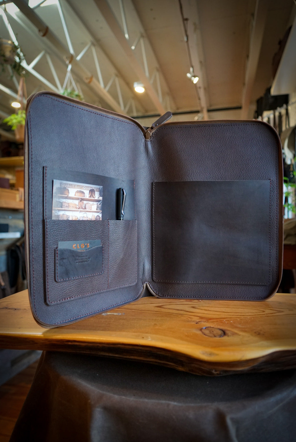 Premium Two-Tone Leather Padfolio - Pebbled Cappuccino & Fleet Sienna Brown - Professional Business Portfolio Organizer for Meetings, Interviews & Office Use
