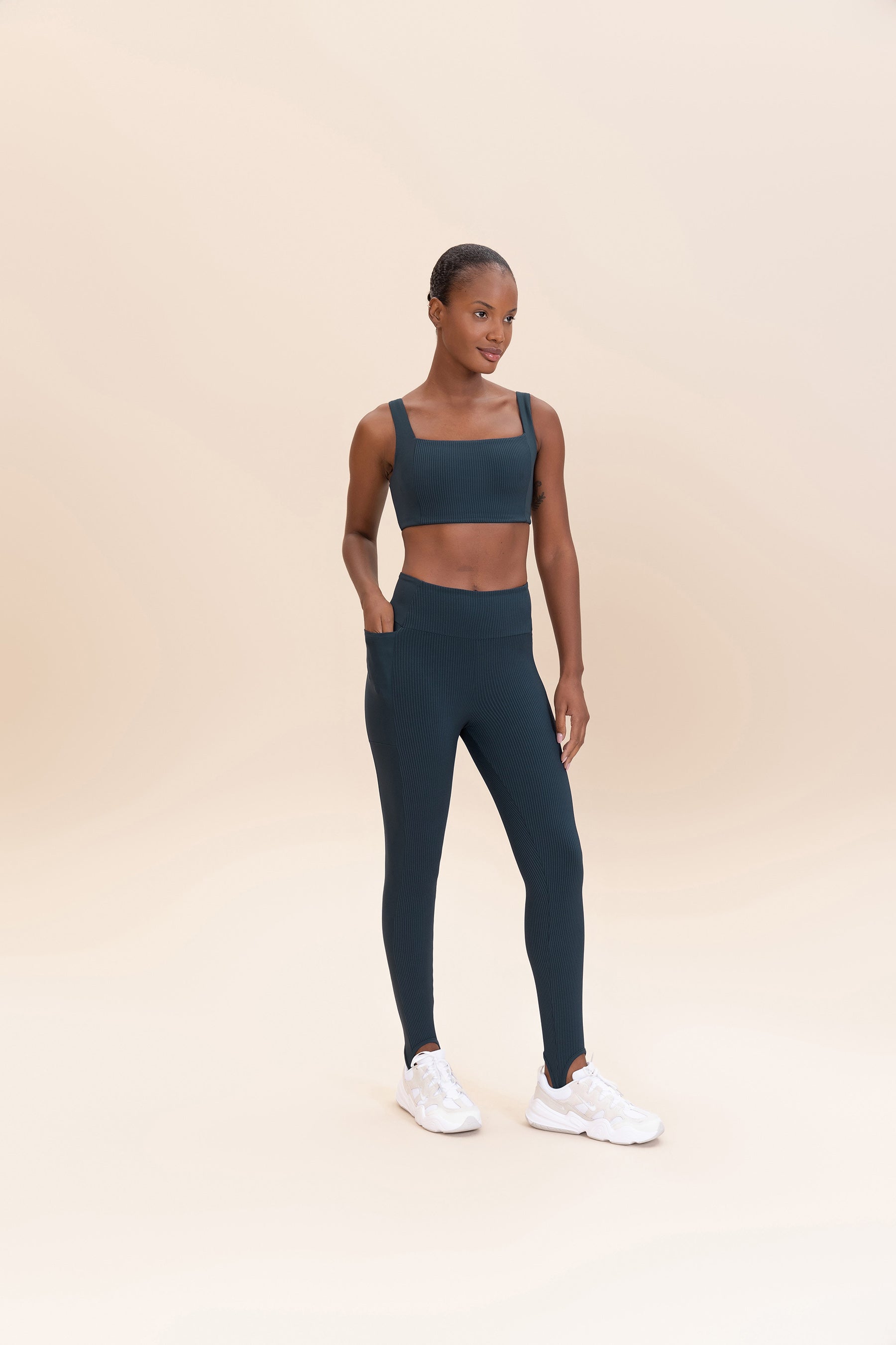 High Waist Ribbed Glossy Sports Bra for Women - Seamless Workout Top for Yoga, Running & Gym - Moisture Wicking Activewear