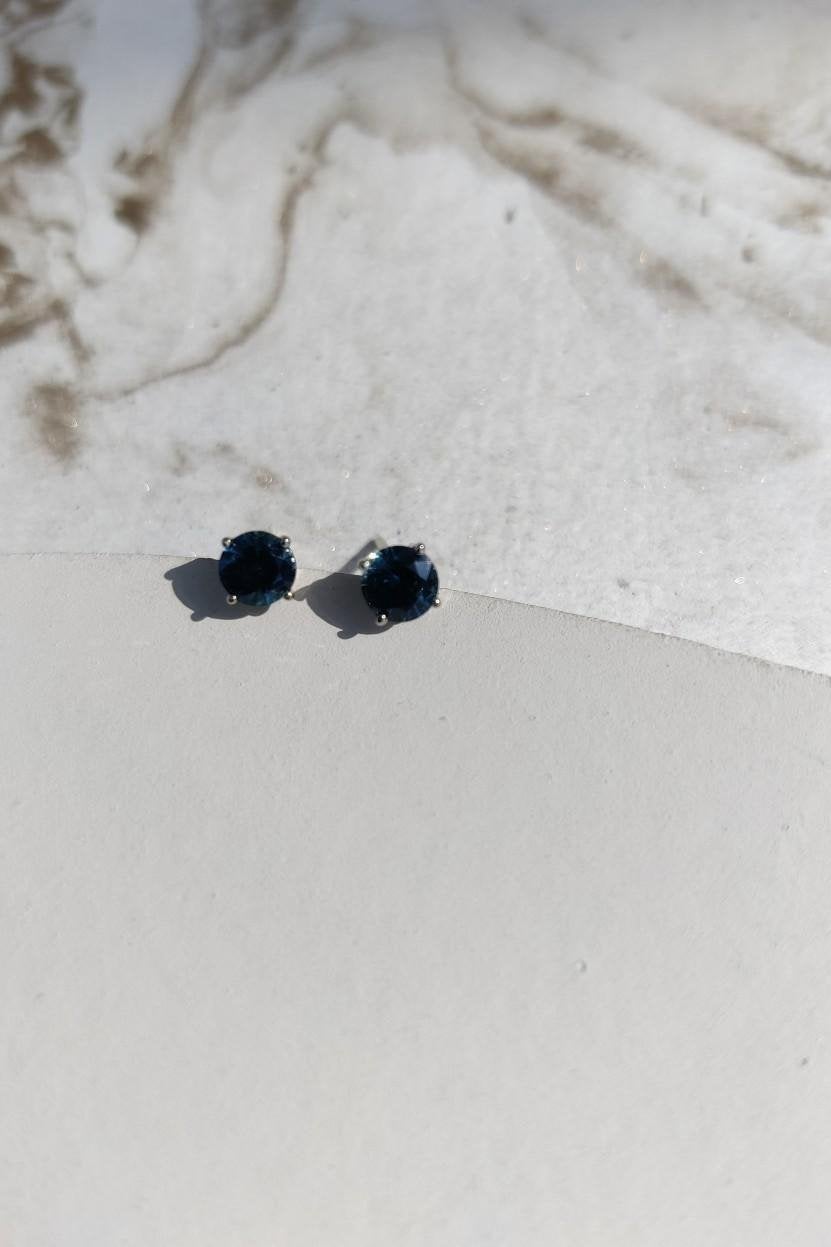 Teal Sapphire Gold Stud Earrings for Women – 14K Solid Gold Minimalist Earrings with Genuine Sapphire Gemstones – Perfect for Everyday Wear, Gifts & Special Occasions