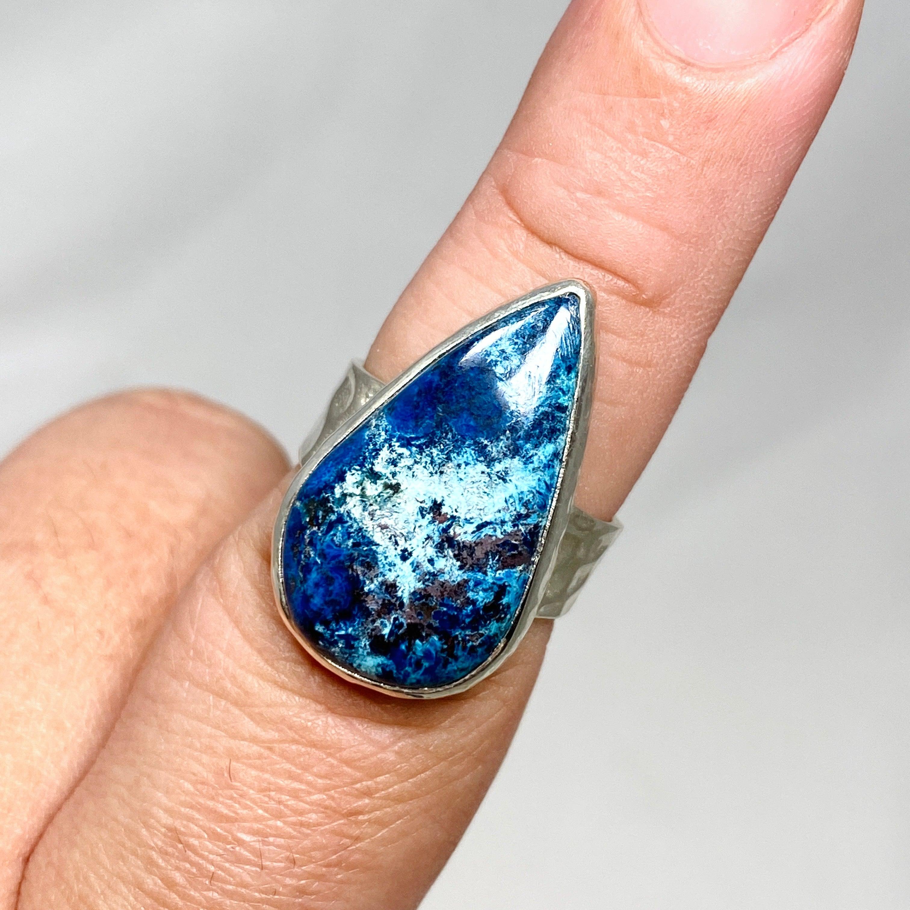 Shattuckite Teardrop Ring with Hammered Band - Size 8 Blue Gemstone Jewelry KRGJ3218 - Perfect for Boho Chic Outfits & Spiritual Healing