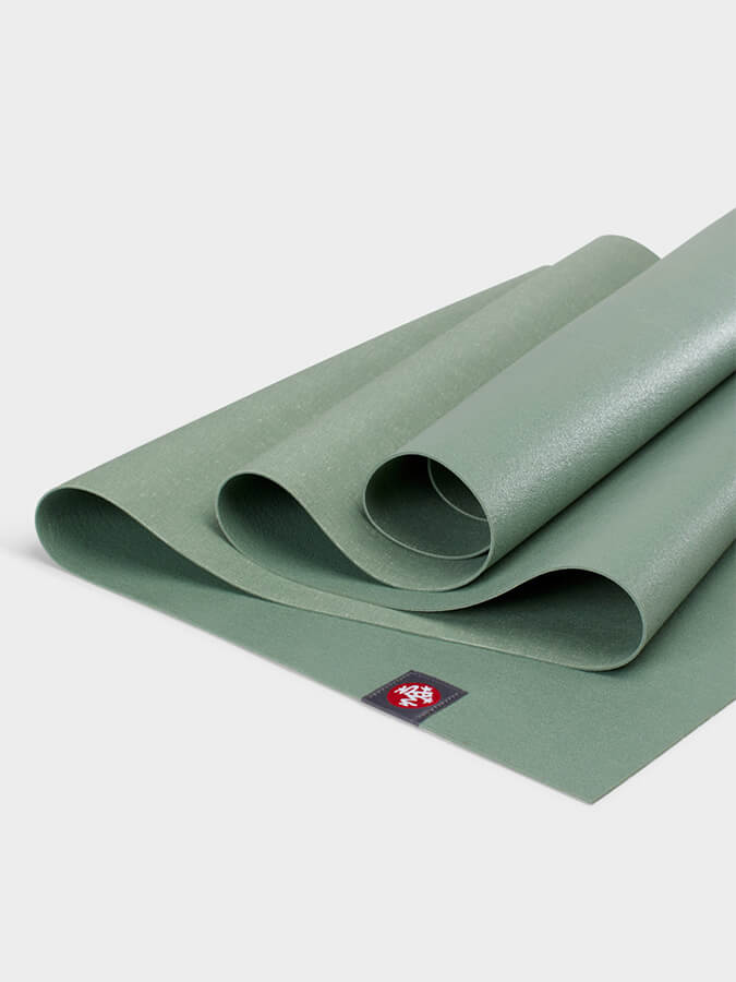 Manduka eKO SuperLite Travel Yoga Mat 1.5mm - Eco-Friendly & Lightweight for Yoga, Pilates & Travel - Perfect for Home, Studio & Outdoor Workouts