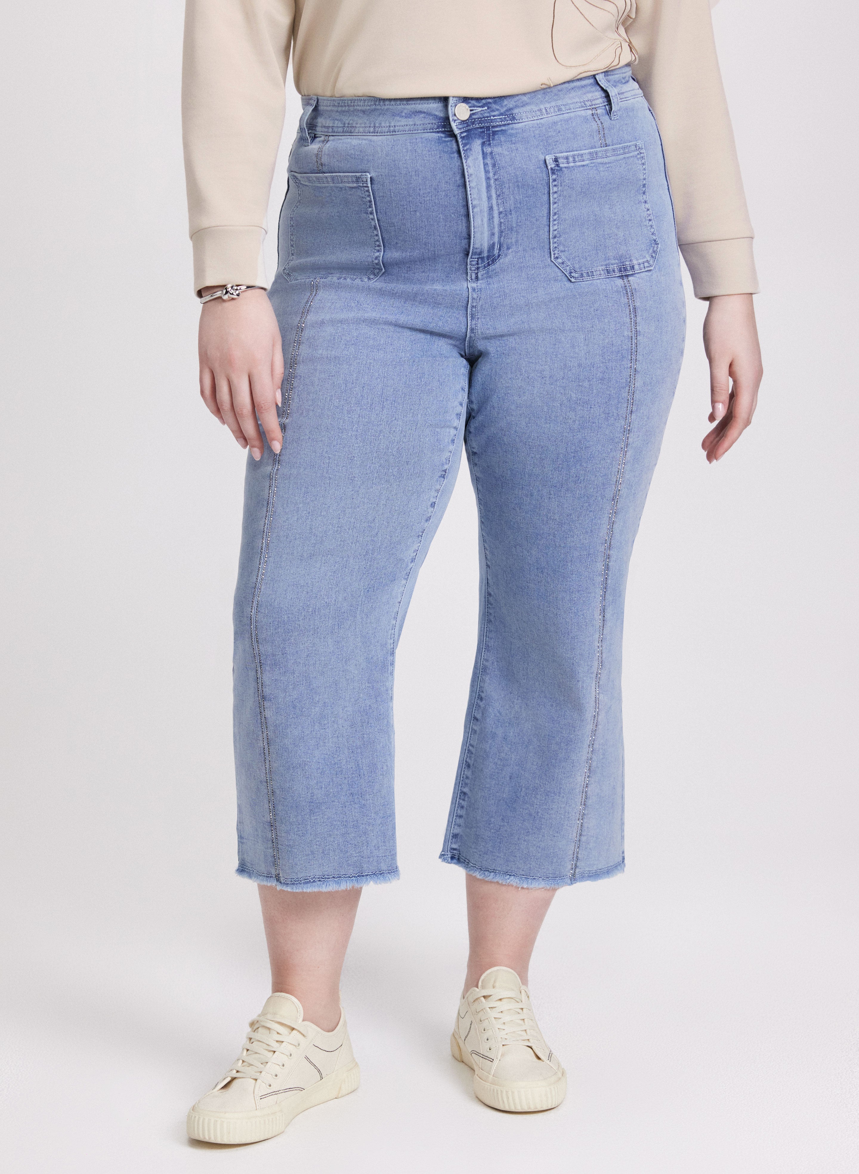 Stylish Women's Denim Capris with Patch Pockets - Comfortable Stretch Jeans for Casual Wear & Summer Outfits