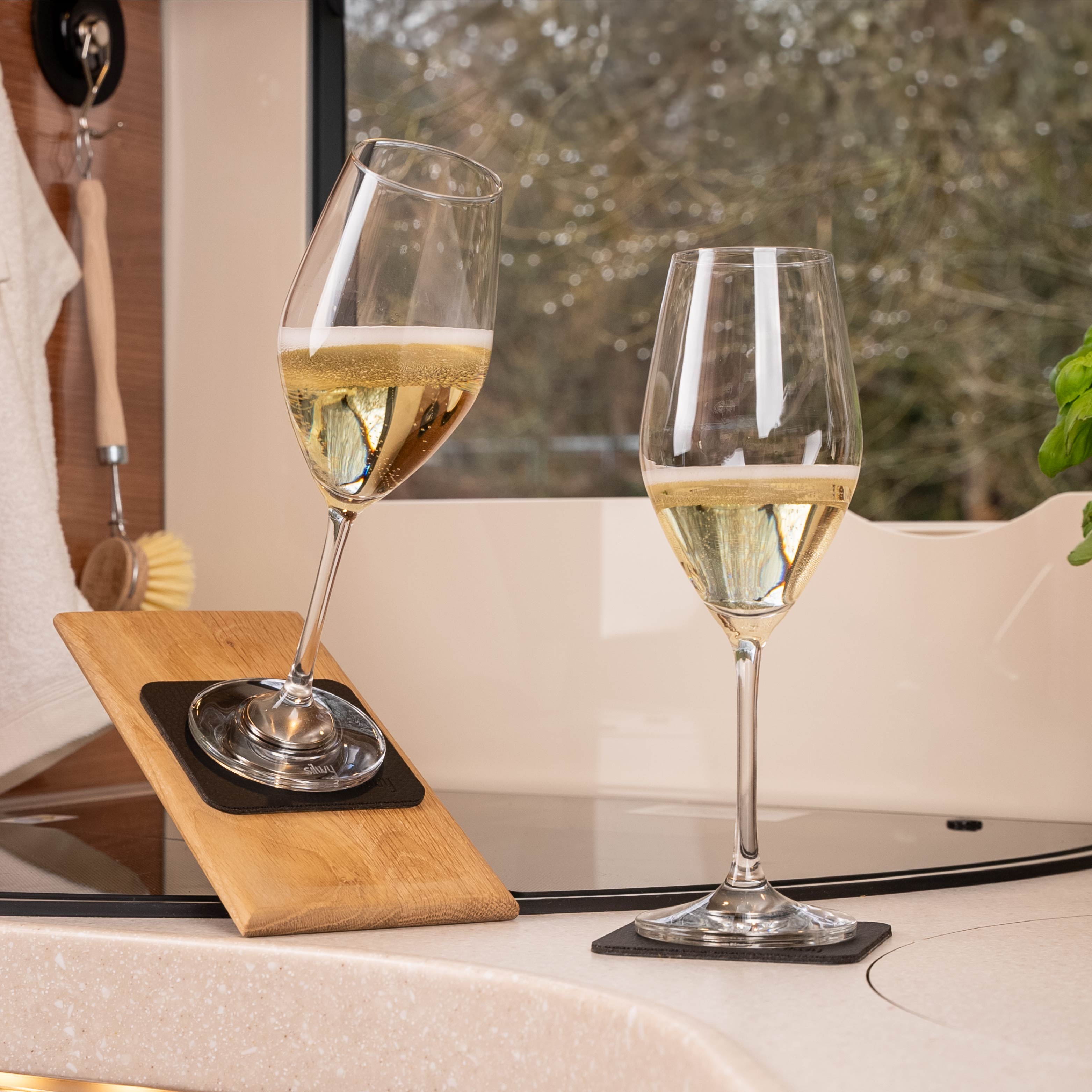 Premium Crystal Champagne Glasses with Magnet Base - Elegant Stemware for Toasting, Celebrations & Romantic Dinners - Perfect for Weddings, Anniversaries & Special Occasions