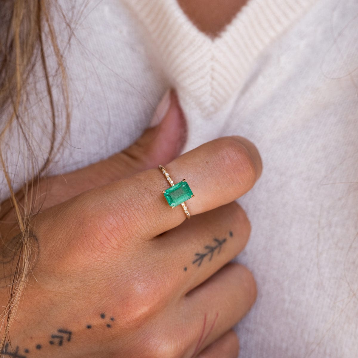 Stunning 14K Gold Large Starry Emerald Ring for Women - Elegant Statement Jewelry for Parties, Weddings & Special Occasions