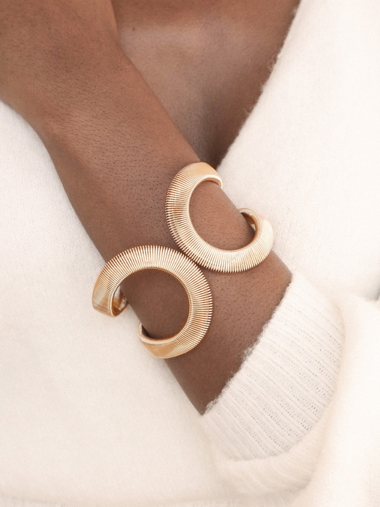 Abstract Flex Cuff - Adjustable Fashion Bracelet for Women & Men | Trendy Boho Wrist Accessory for Everyday Wear, Parties & Gifts
