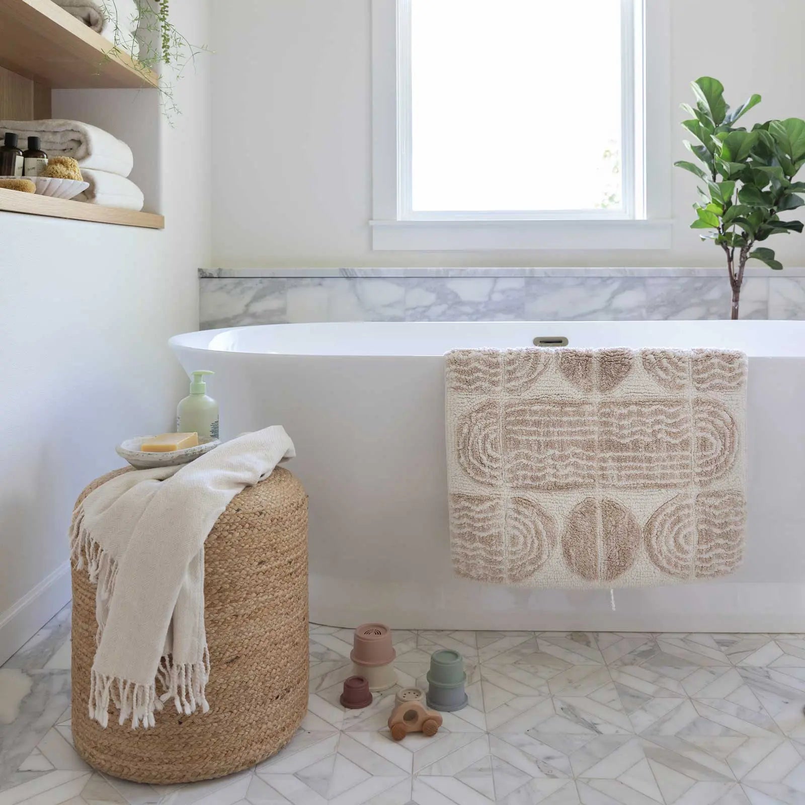 Soft Plush Bath Mat with Non-Slip Backing - Ultra Absorbent & Quick Dry Bathroom Rug for Safety and Comfort - Perfect for Bathroom, Shower, and Vanity Areas