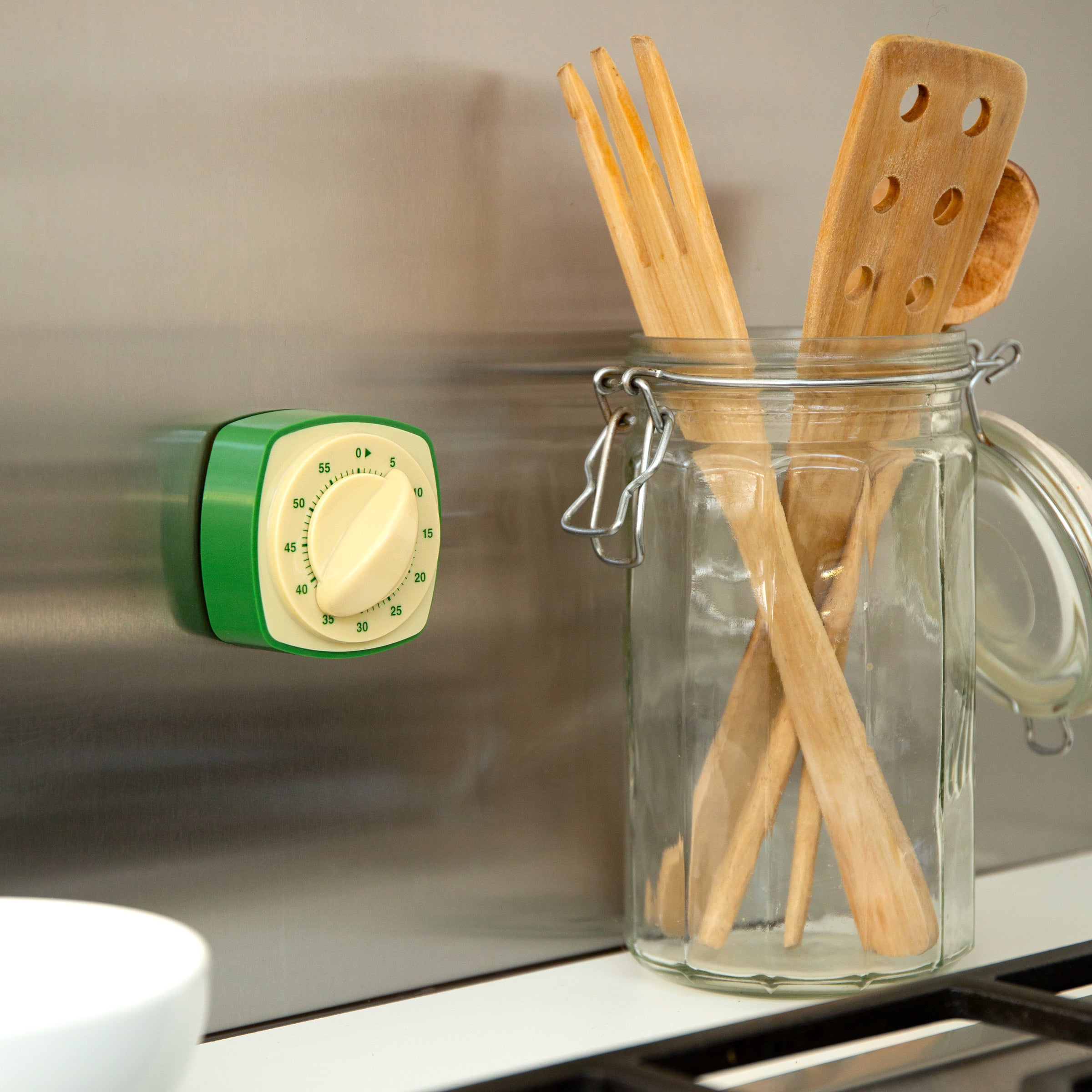 Vintage Mechanical Kitchen Timer - 60 Minute Countdown Clock for Baking, Cooking, and Egg Timer - Perfect for Home, Restaurant & Classroom Use