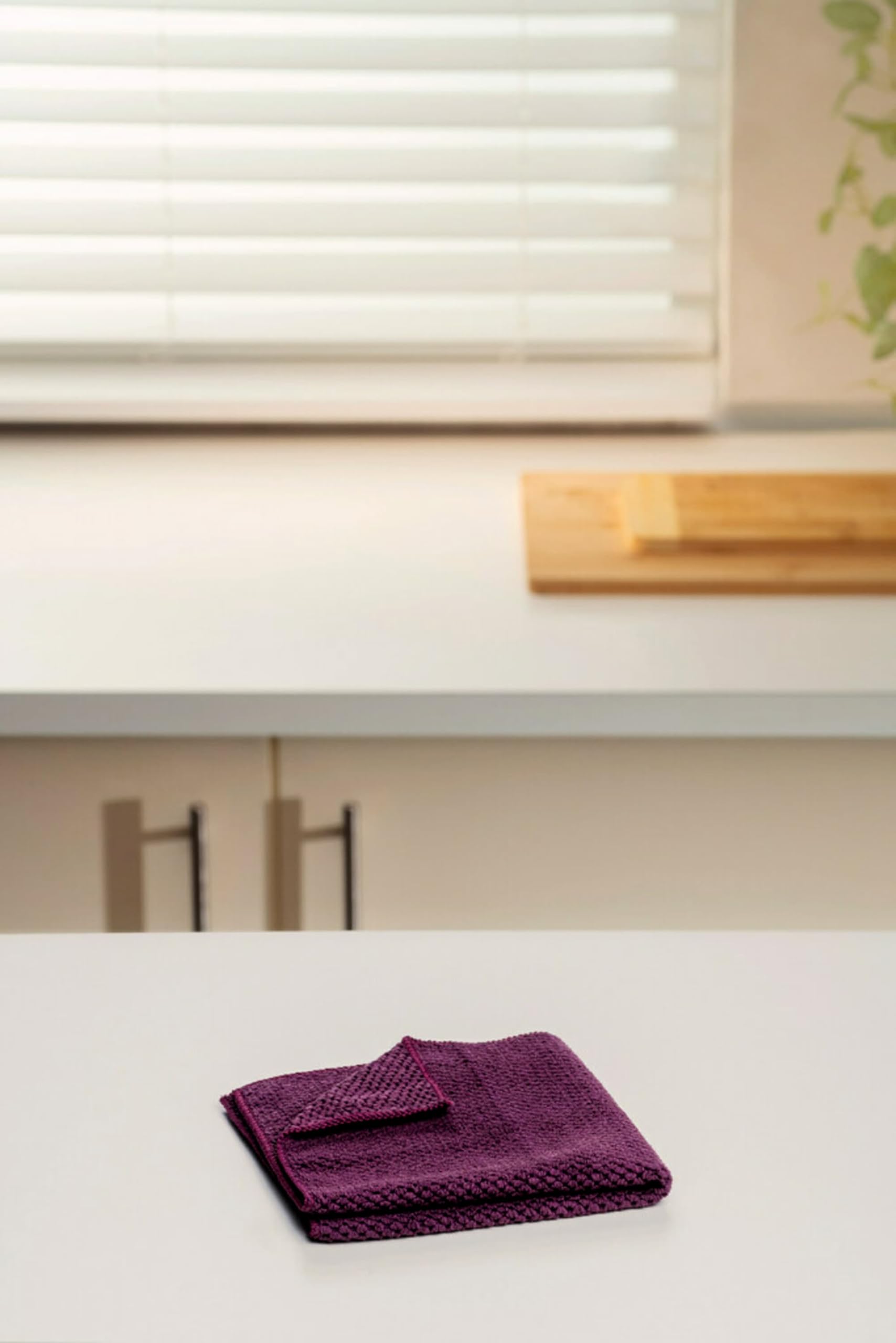 Scotch-Brite Microfiber Premium Kitchen Cleaning Cloth - Super Absorbent & Lint-Free Dish Towel (1-Pack) - Perfect for Washing Dishes, Countertops & Stainless Steel Appliances