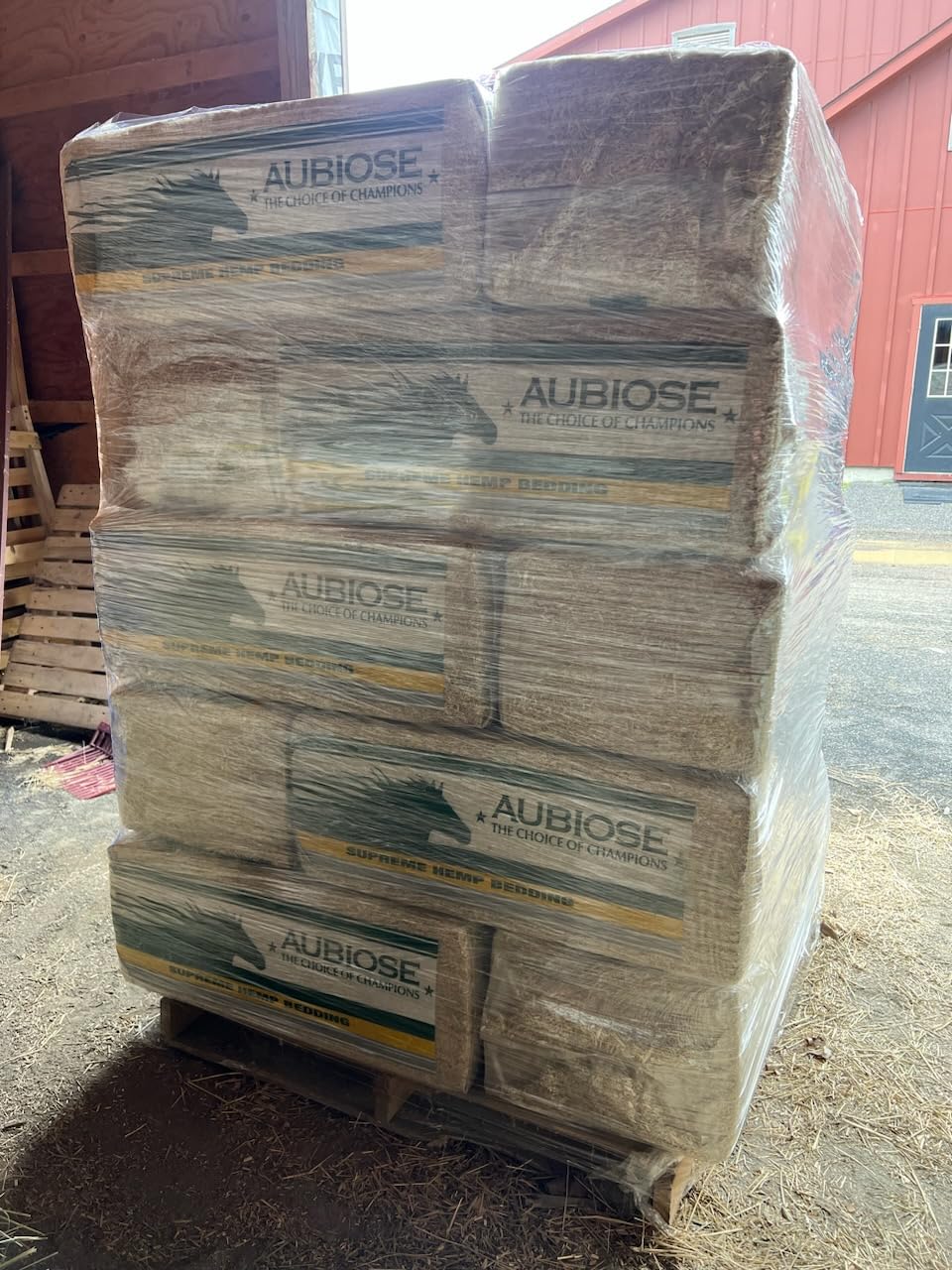 Premium French Hemp Bedding - 44lb Jumbo Bulk Bag | Ultra Low Dust Wood Shavings for Horses, Chickens, Small Pets (Rats, Guinea Pigs, Rabbits) & Reptiles | Ideal for Chicken Coops, Stables & Small Animal Cages | Natural, Absorbent & Odor Control Pet Bedding