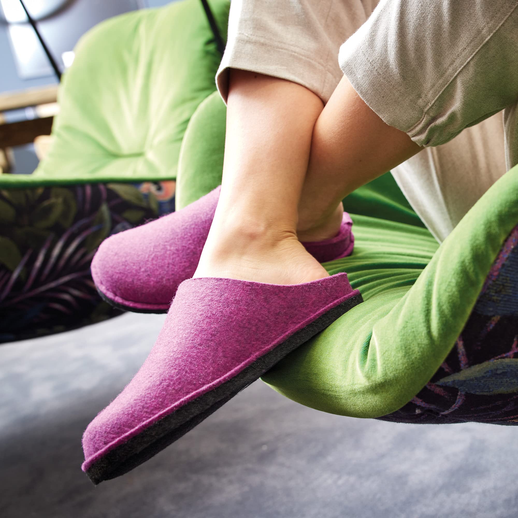 HAFLINGER Men's Low-Top Slippers - Comfortable Wool House Shoes for Men - Size US 7 - Perfect for Indoor Lounging, Relaxing at Home & Cold Weather Comfort