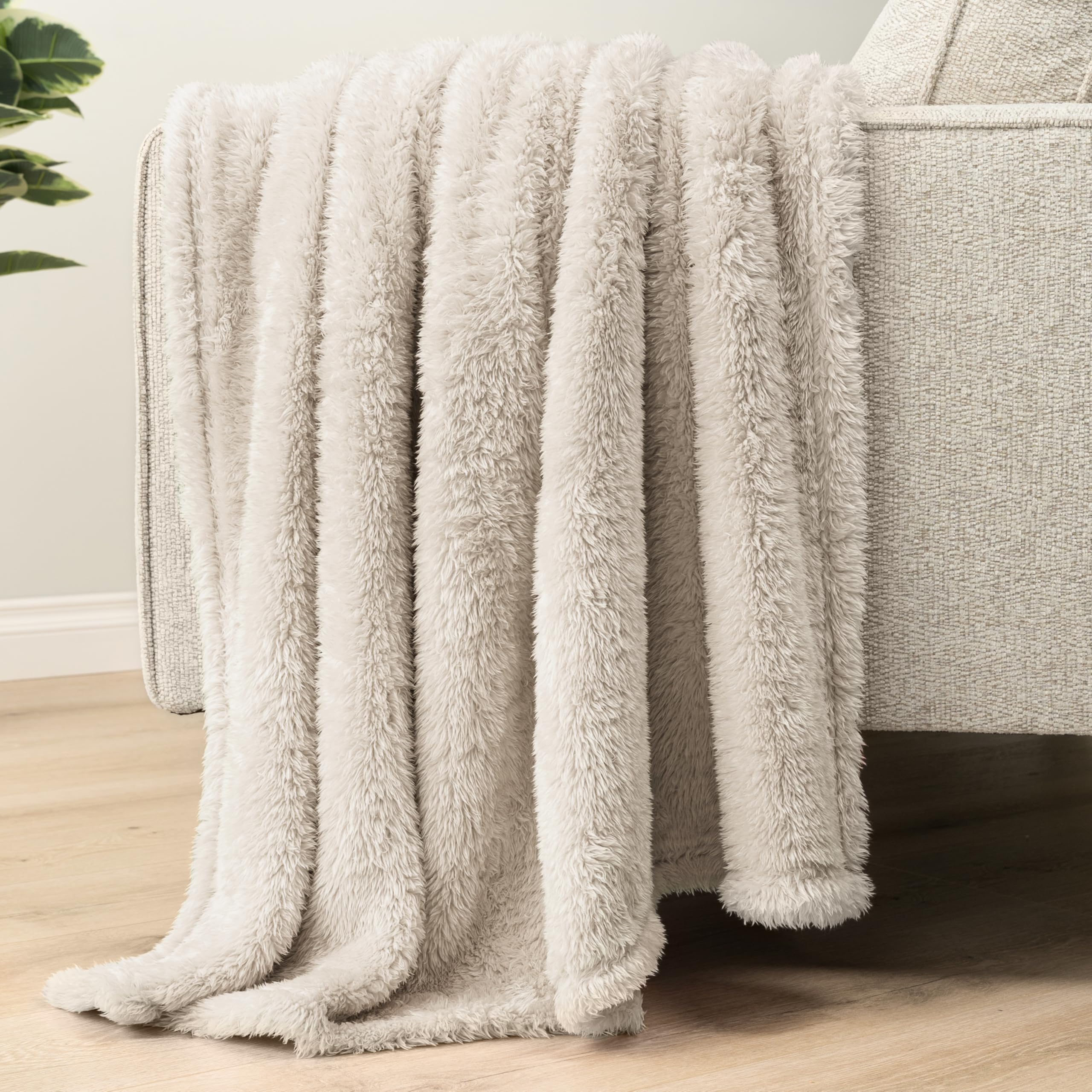PAVILIA Sherpa Queen Size Bed Blanket - Ultra Soft Plush Fleece Blanket in Cream Beige | 90x90 Inches Lightweight Microfiber All-Season Blanket for Couch, Bedroom & Travel | Cozy Warm Throw for Winter Nights & Home Decor
