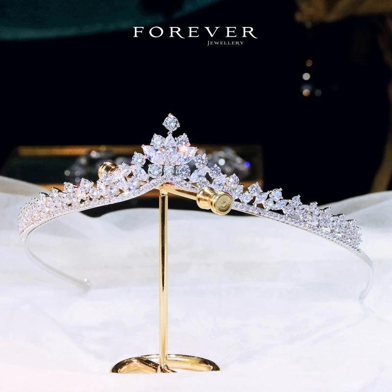 Shining Crystal Diadem Bridal Crown - Elegant Wedding Tiaras & Hair Accessories for Brides | Perfect for Bridal Showers, Weddings & Special Occasions