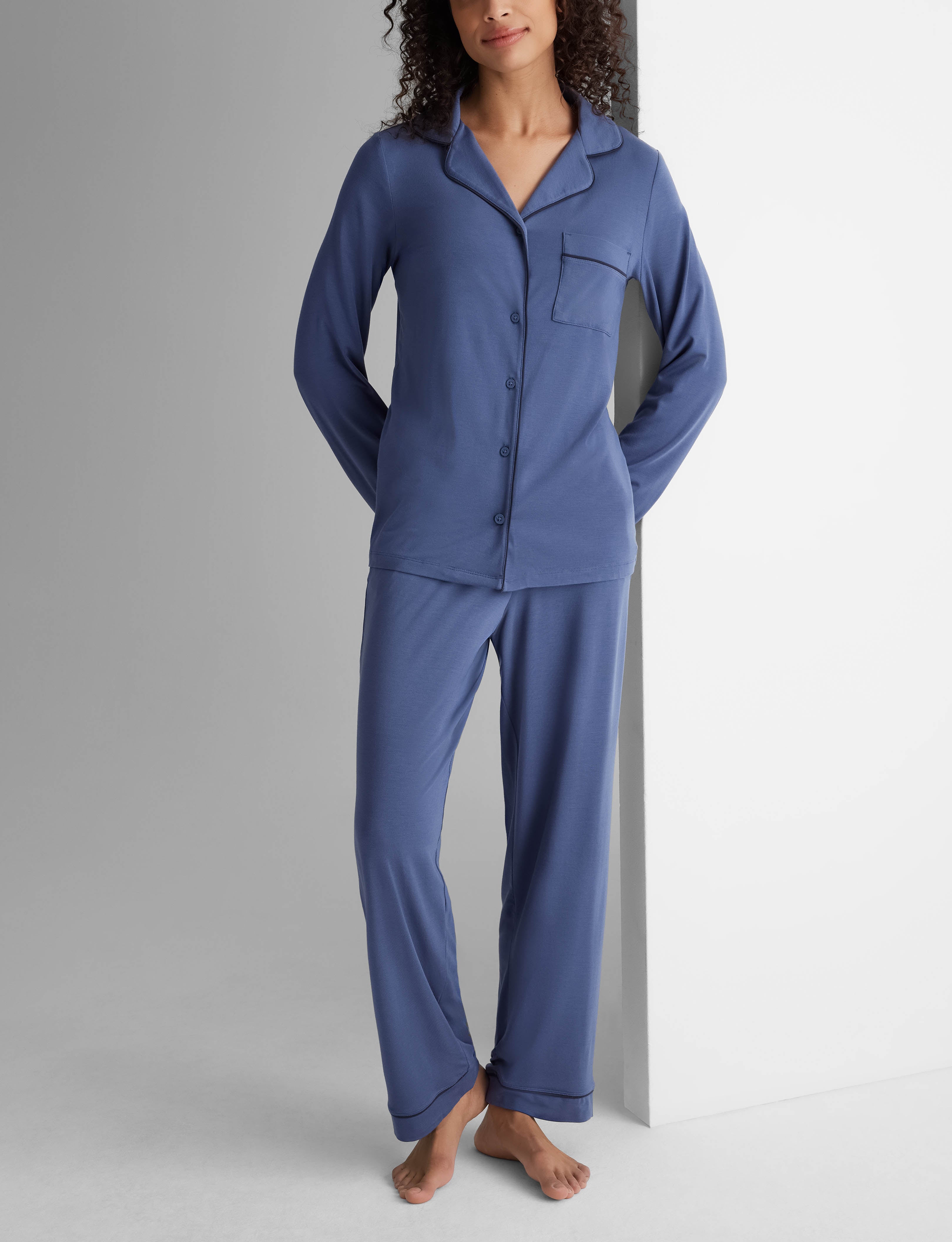 Cozy Women's Long Sleeve Pajama Set - Soft Sleepwear Top & Lounge Pants for Relaxing at Home or Sleeping - Perfect for Winter Nights & Lazy Weekends