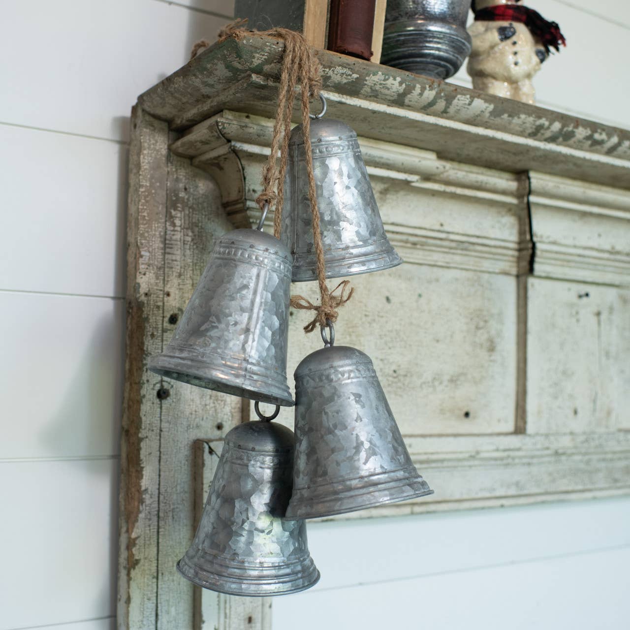 Vintage Hanging Metal Wind Chimes - Outdoor Garden Decor for Patio, Porch, and Backyard - Perfect for Relaxation and Home Decoration