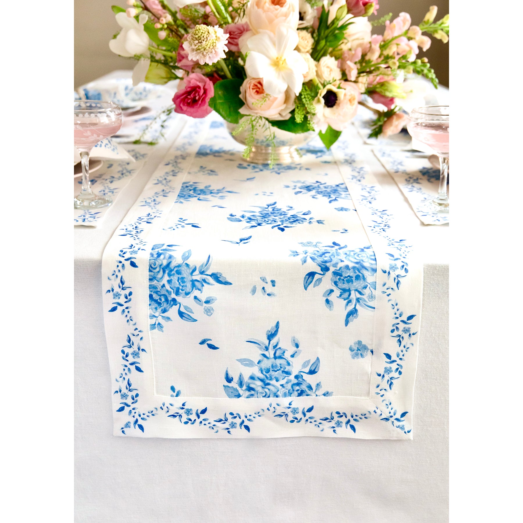 Jolie Fleur Table Runner - Elegant Floral Design for Dining Table Decor, Wedding, Party & Home Decor