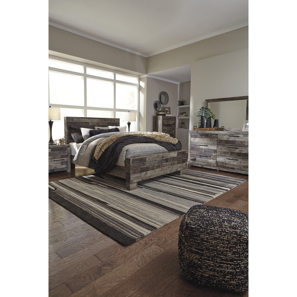 Derekson Panel Bed Frame - Queen Size Wooden Platform Bed with Headboard & Footboard - Sturdy & Modern Bedroom Furniture for Home Decor