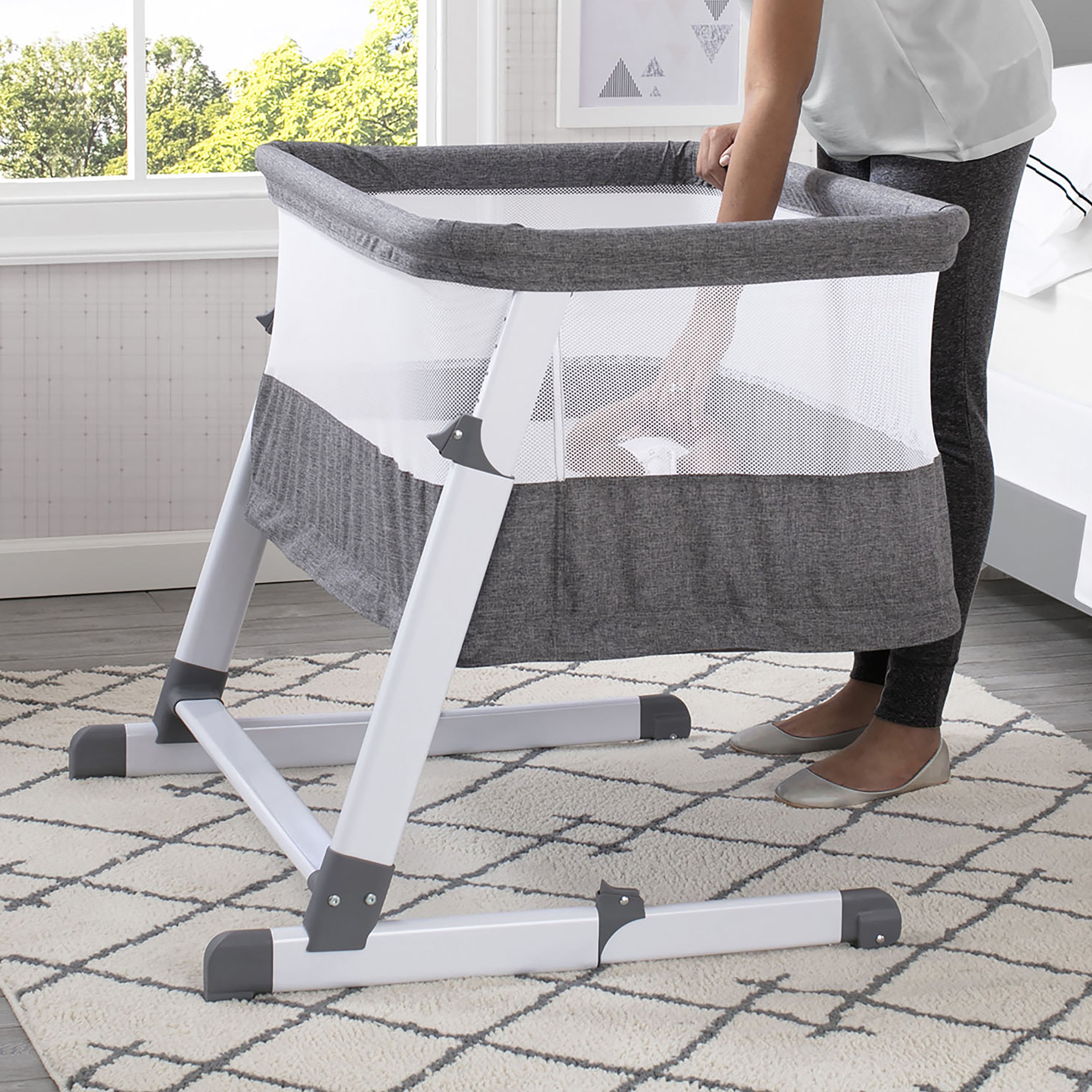 Simmons Kids Room2Grow Convertible Bassinet - Adjustable Crib for Newborn to Toddler | Nursery Bedside Sleeper for Safe Co-Sleeping | Perfect Baby Gift for Shower & New Parents