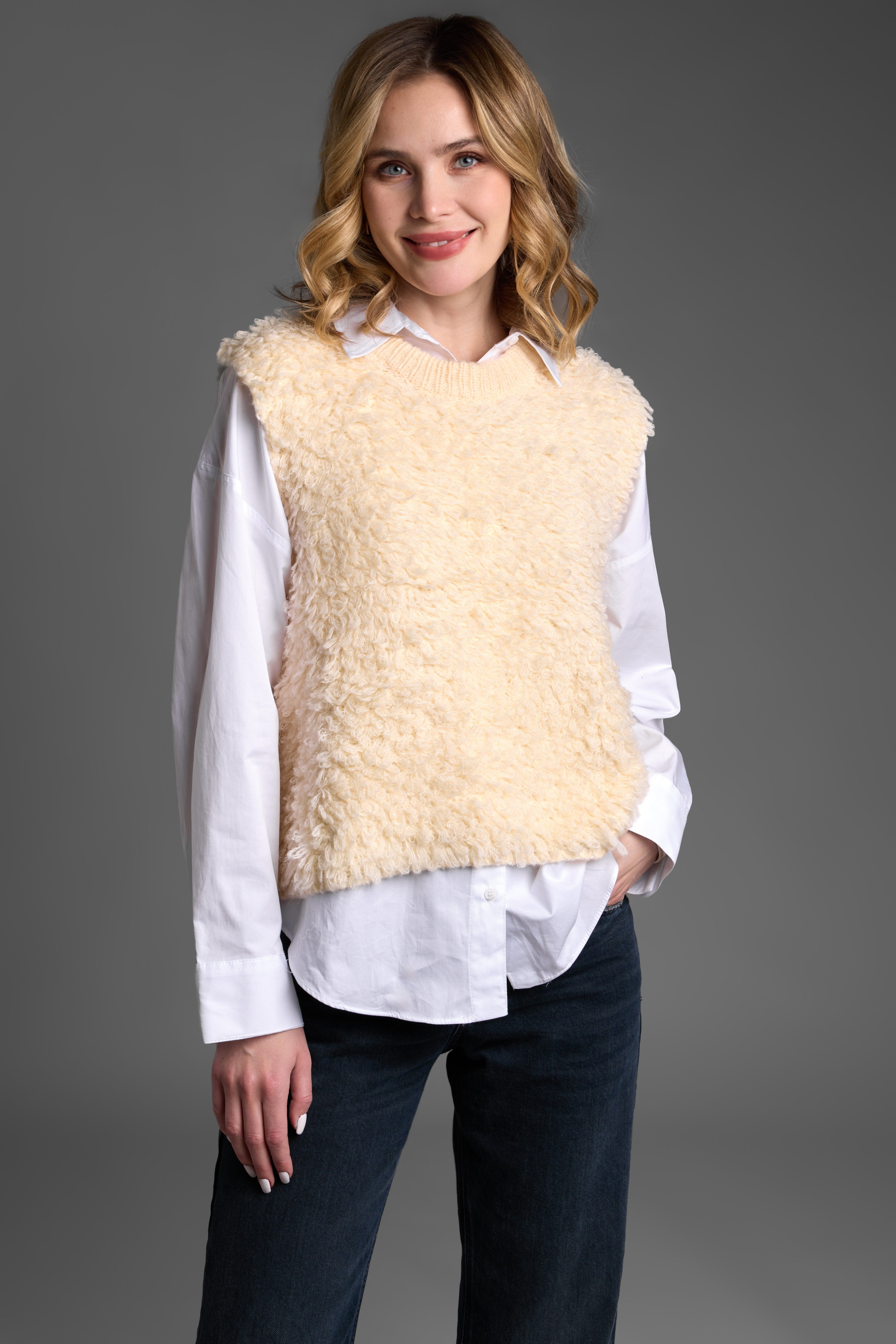 Women's Chunky Knit Sweater Vest - Cozy Cable Knit Sleeveless Pullover for Fall & Winter - Perfect for Layering, Office Wear, and Casual Outfits