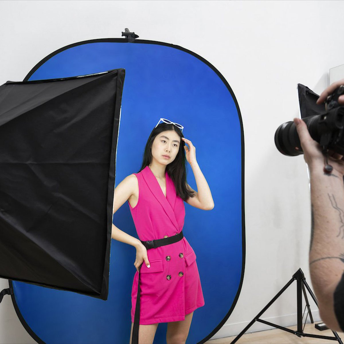 Chroma Key Green & Blue Double-Sided Nylon Pop-Up Backdrop with Stand & Peg Kit (1.5x2.1M) - Perfect for Photography, Video Streaming, and Virtual Backgrounds