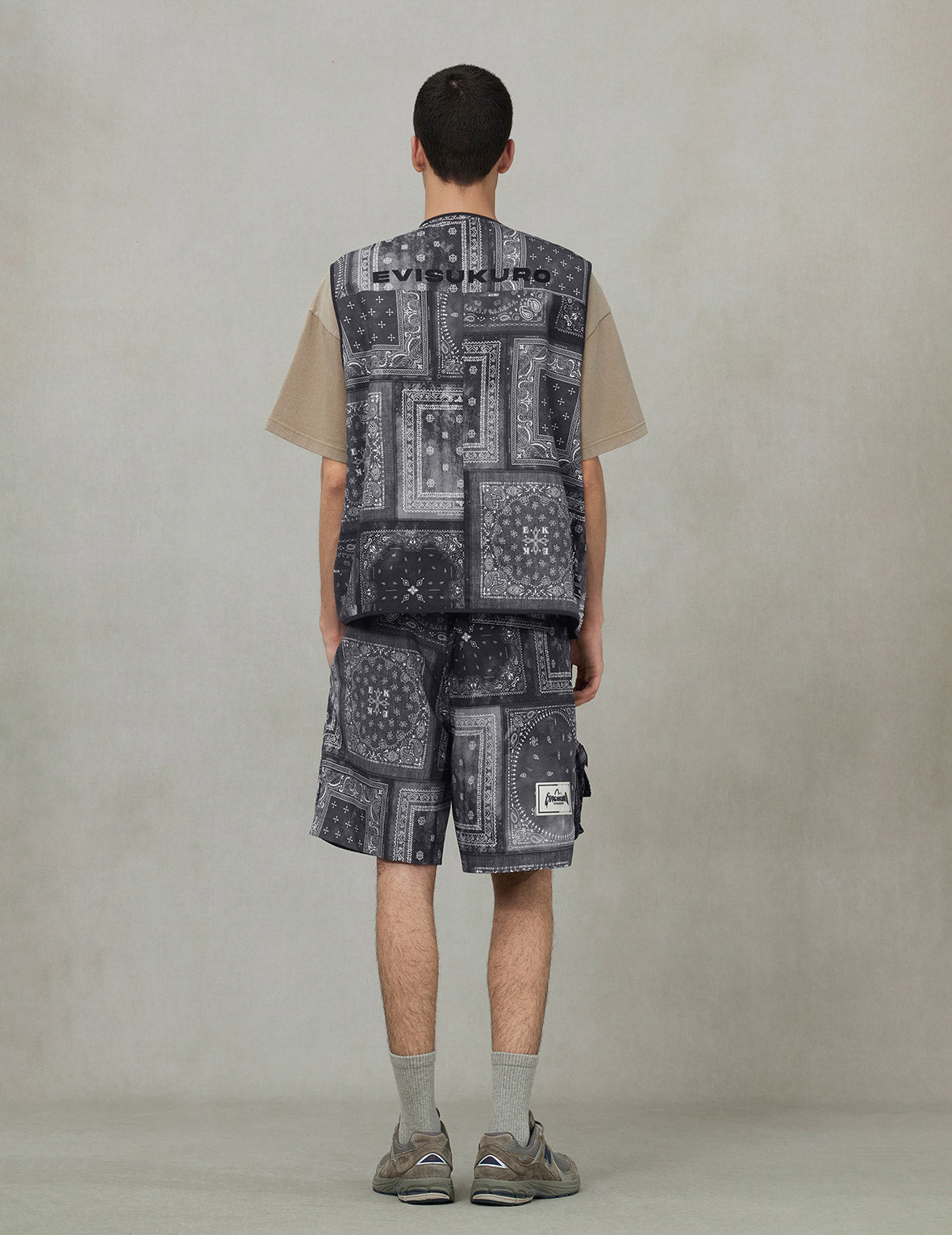 Stylish Allover Paisley Print Oversized Cargo Vest for Women - Trendy Layering Piece for Fall Fashion, Outdoor Adventures & Streetwear Outfits