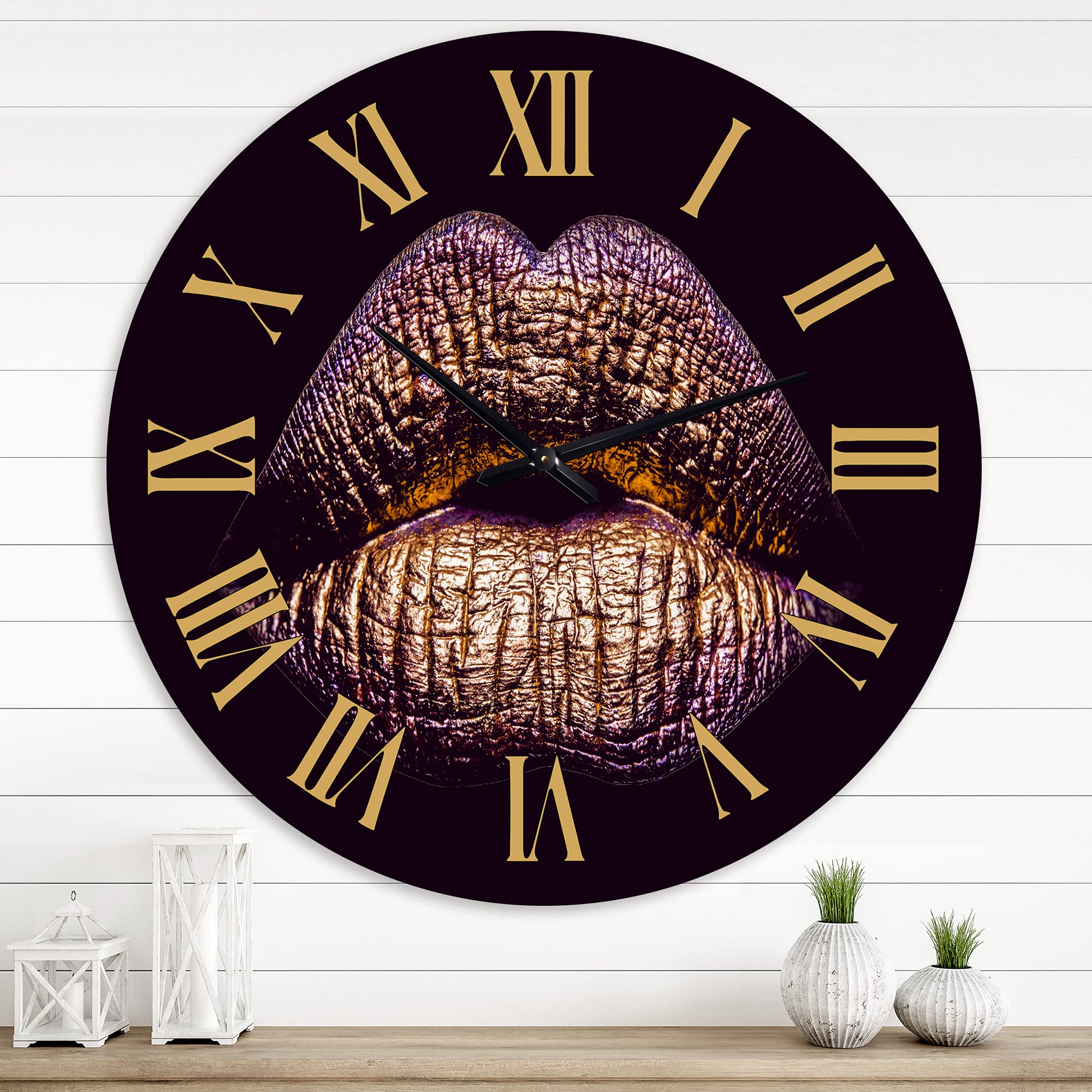 DesignQ Modern Wall Clock - Sexy Golden Metallized Female Lips III - Large Decorative Clock for Kitchen, Living Room, Bedroom & Office Decor