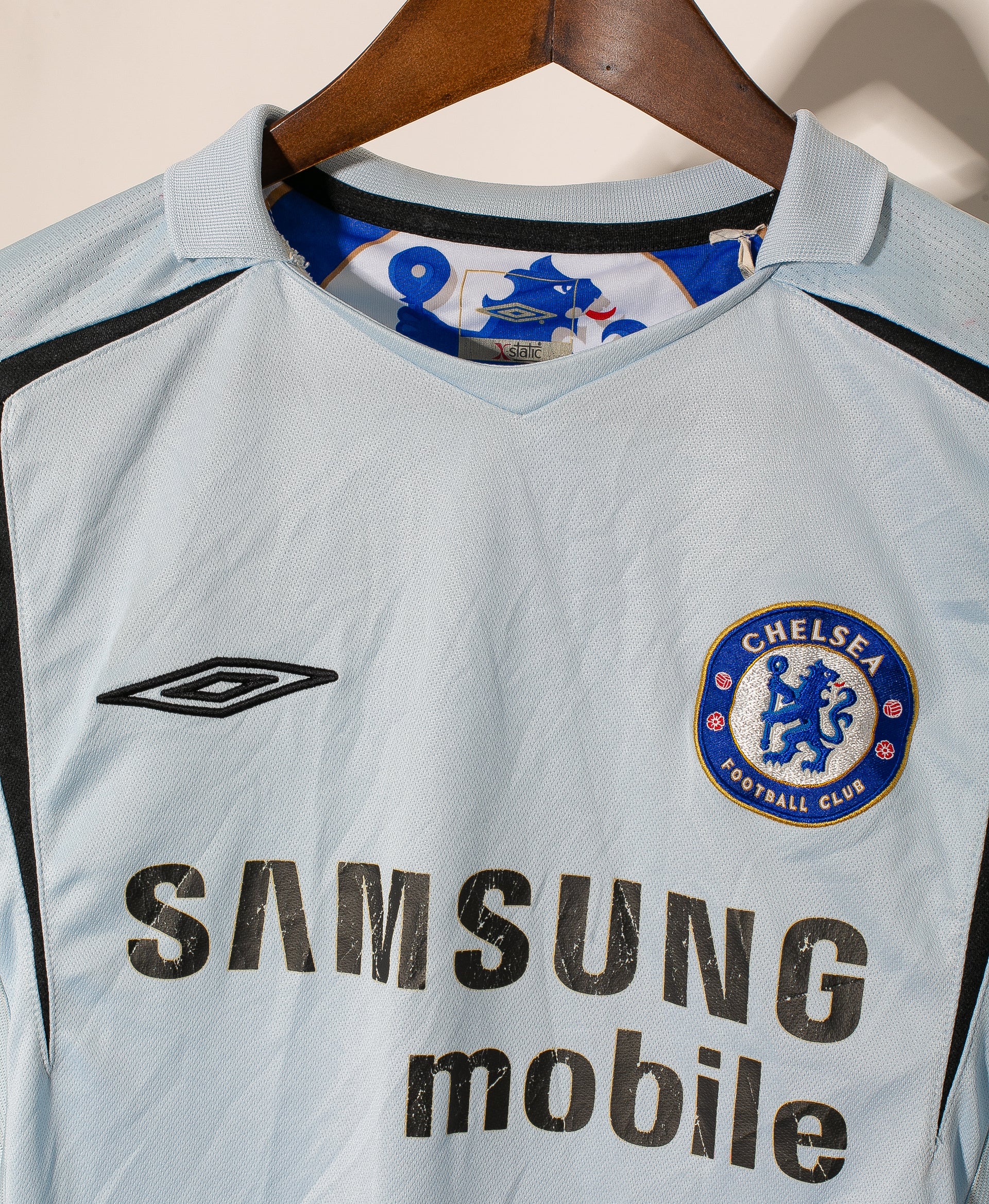 2005 Chelsea FC Away Jersey #9 Hernan Crespo - Authentic Soccer Shirt Size S for Fans & Collectors - Perfect for Matchdays, Gifts & Memorabilia Display