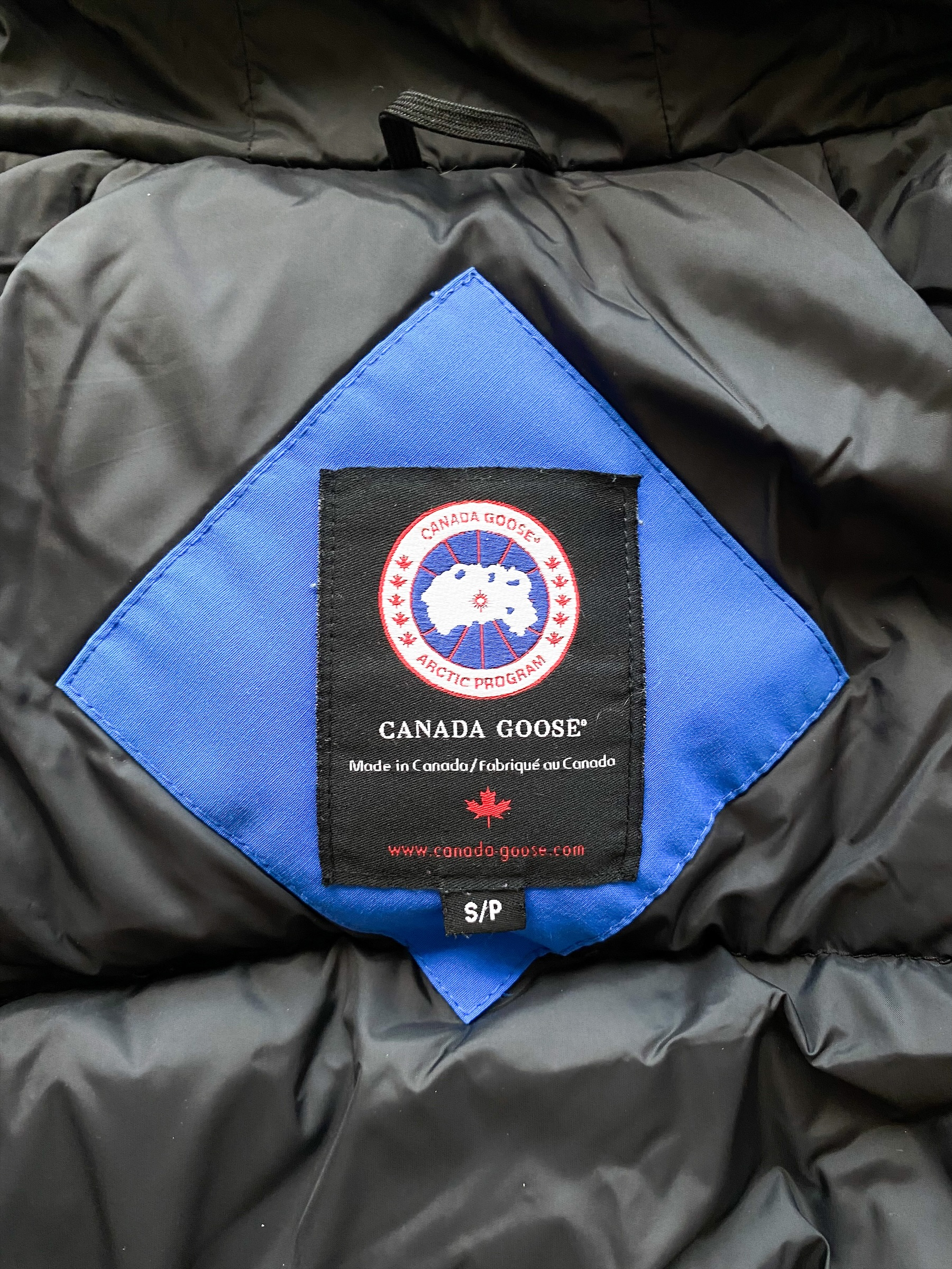 Canada Goose Royal PBI Blue Chilliwack Men's Bomber Jacket - Waterproof Winter Coat for Cold Weather, Outdoor Activities & Urban Style