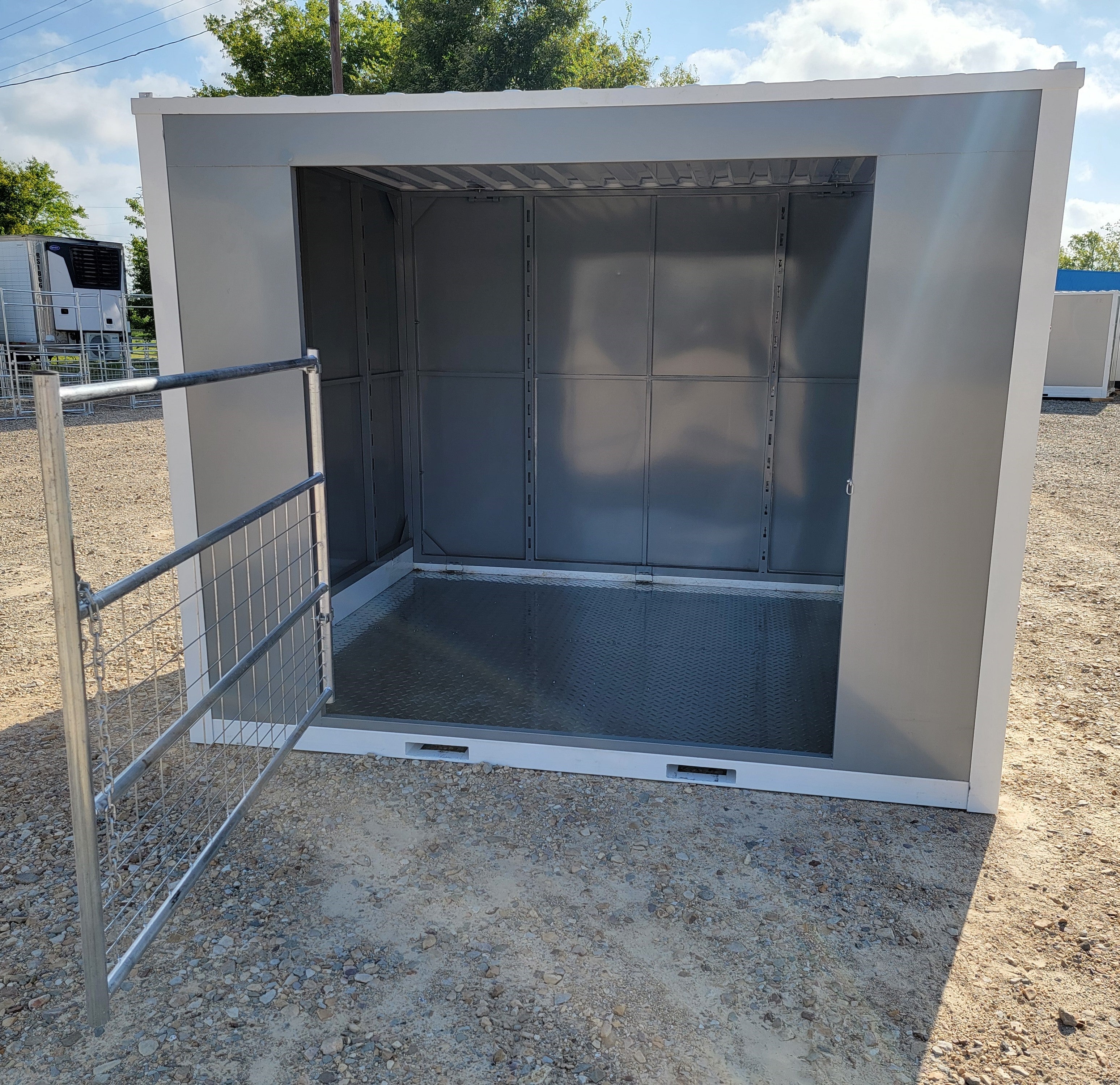 8'x10' Portable Livestock Stall - Heavy Duty Relocatable Storage Shed for Horses & Farm Animals | Durable Loafing Shelter for Pastures, Barns & Ranches | Easy Assembly Farm Equipment for Animal Protection & Outdoor Storage