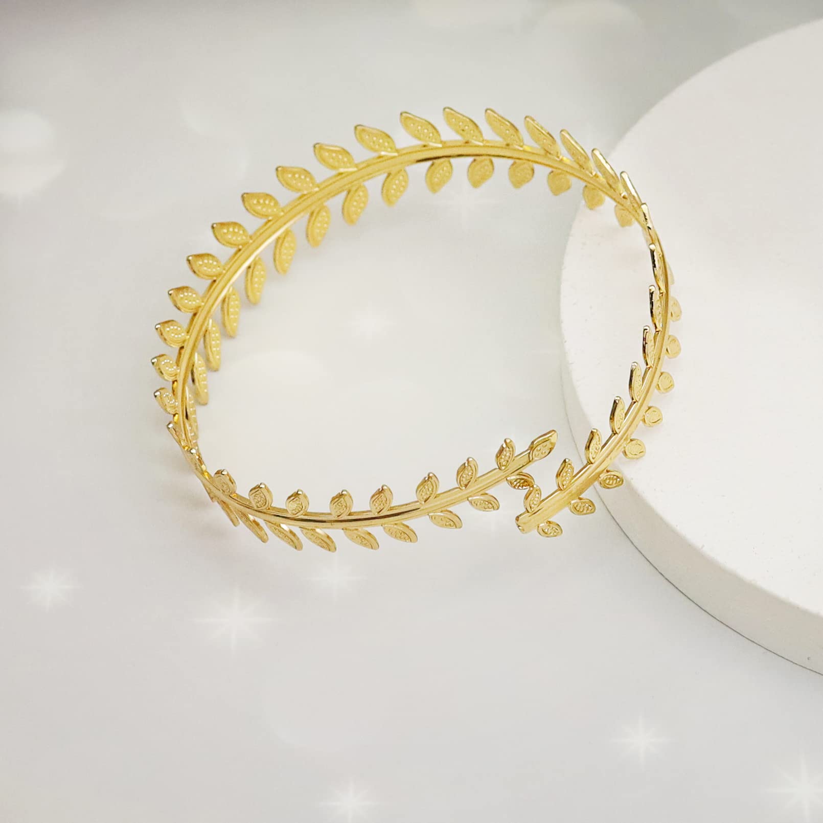 Greek Roman Laurel Leaf Bracelet - Adjustable Arm Cuff Bangle for Women - Minimalist Gold Armlet for Festival, Bridal & Costume Jewelry - Perfect for Weddings, Cosplay and Themed Parties