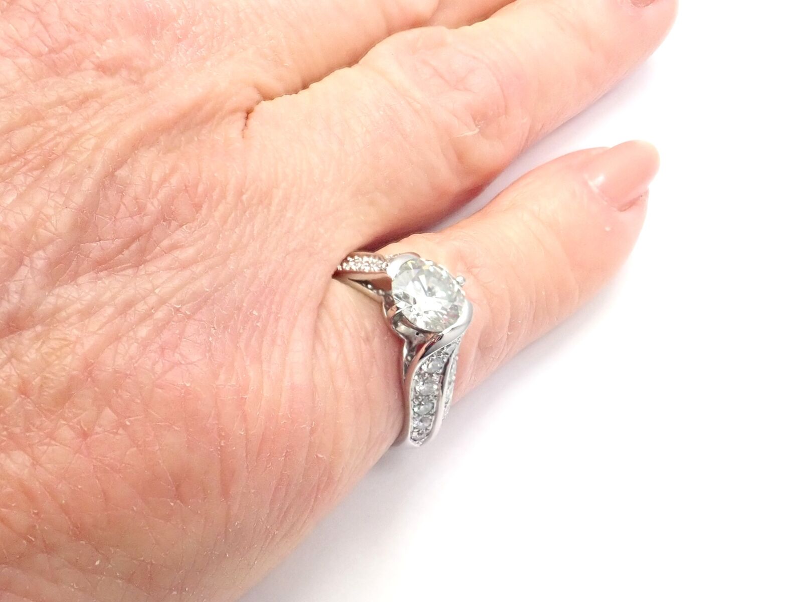 Authentic Van Cleef & Arpels Platinum 1.88ct VVS1 E Diamond Engagement Ring with GIA Certificate - Perfect for Proposals, Anniversaries & Special Occasions