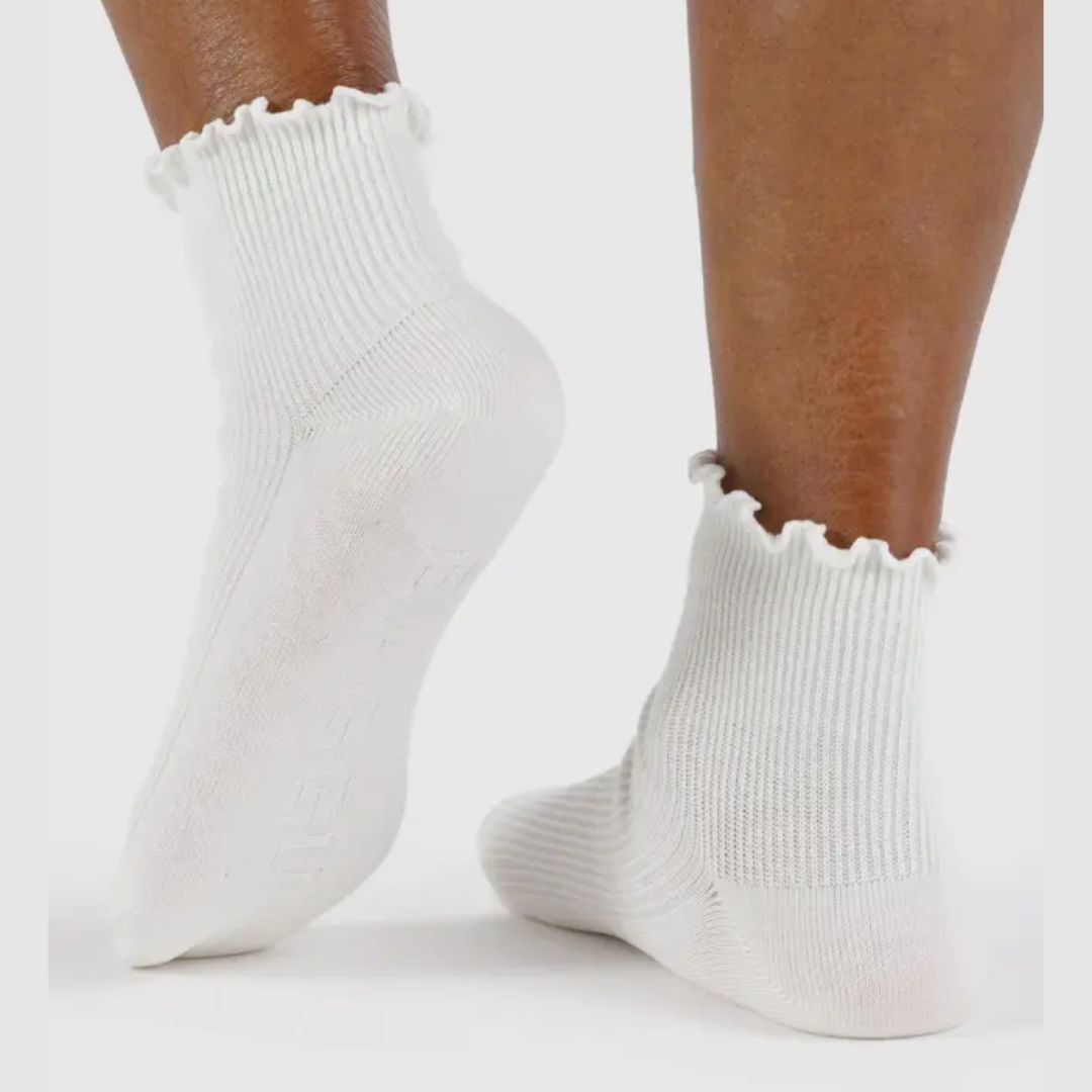 BAGGU Lettuce Edge Socks Set of 2 - Soft White Crew Socks for Women & Men - Perfect for Casual Wear, Yoga & Lounge at Home