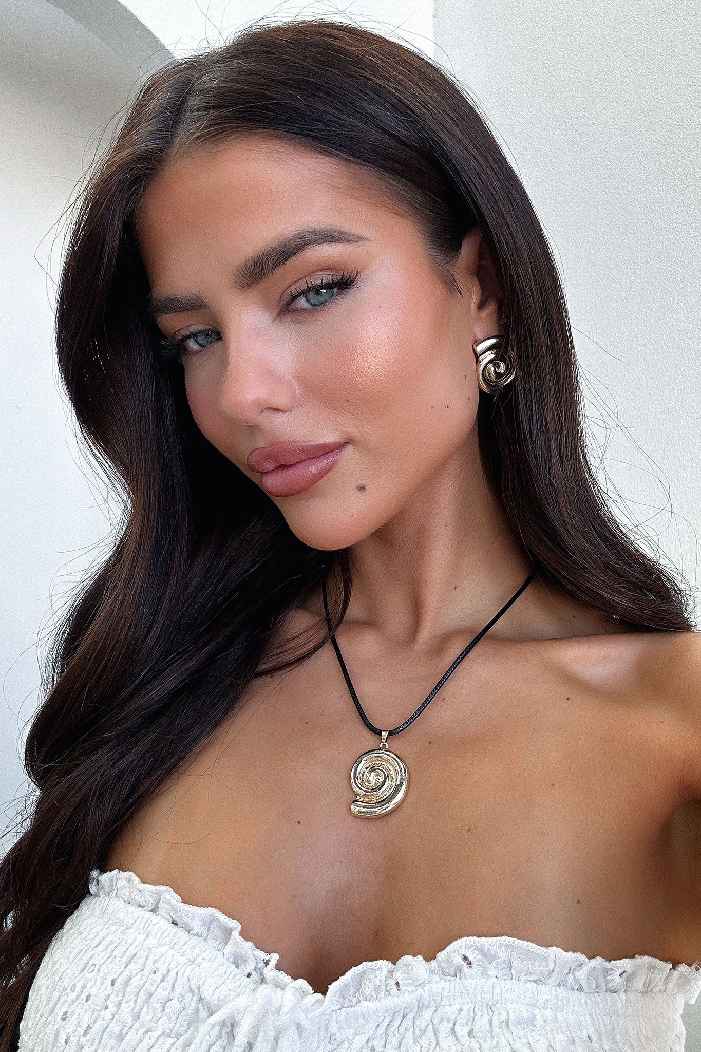 Elegant Gold Cove Earrings for Women - Dainty & Minimalist Hoop Earrings for Everyday Wear | Perfect for Parties, Weddings & Office Outfits