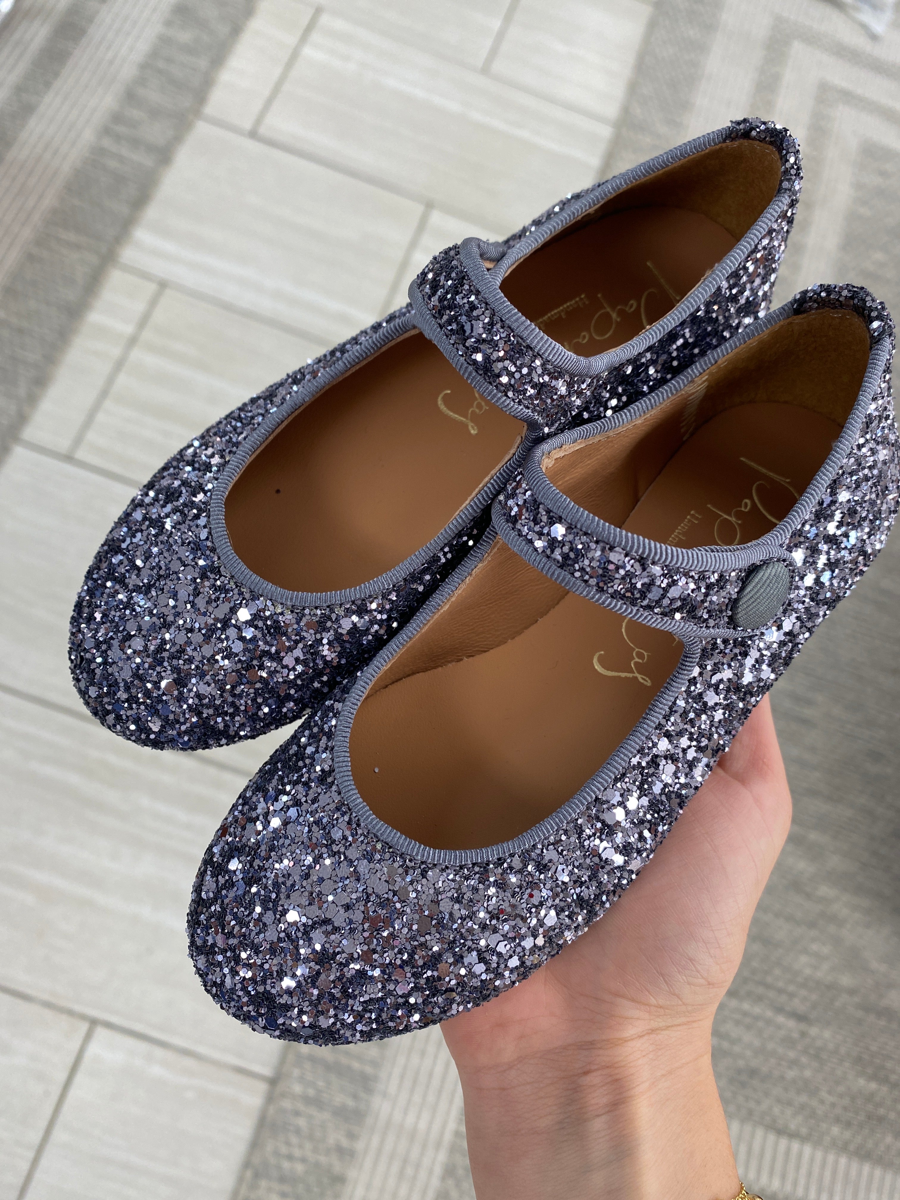 Sparkly Gray Glitter Mary Jane Shoes for Girls - Elegant & Comfortable Dress Shoes for Parties, Weddings, and Special Occasions