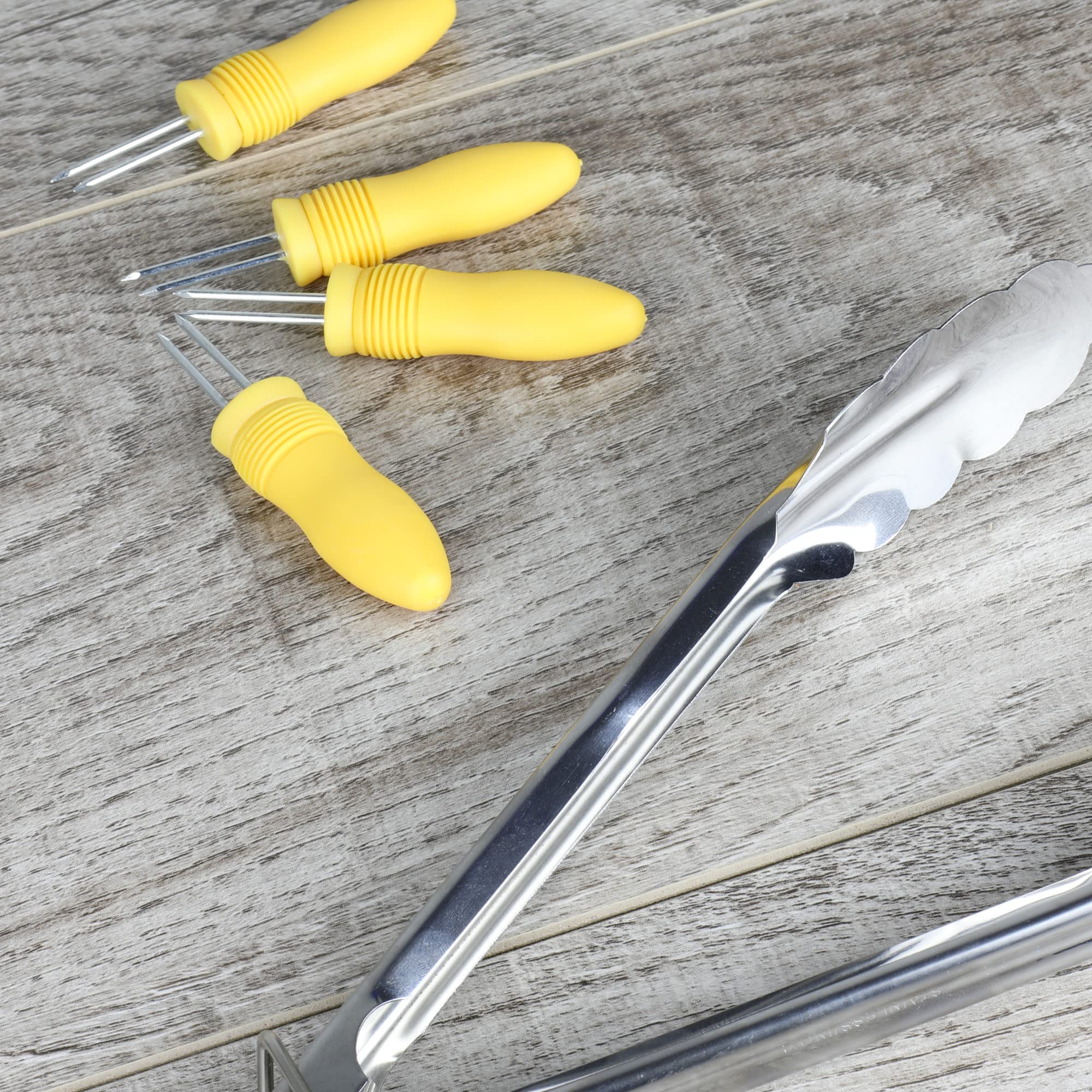 Chef Craft Select Plastic Corn Cob Dishes with Holders - 8.5 Inch Set of 2 Dishes & 4 Corn Cob Holders in Yellow | Perfect for BBQs, Picnics, and Summer Parties