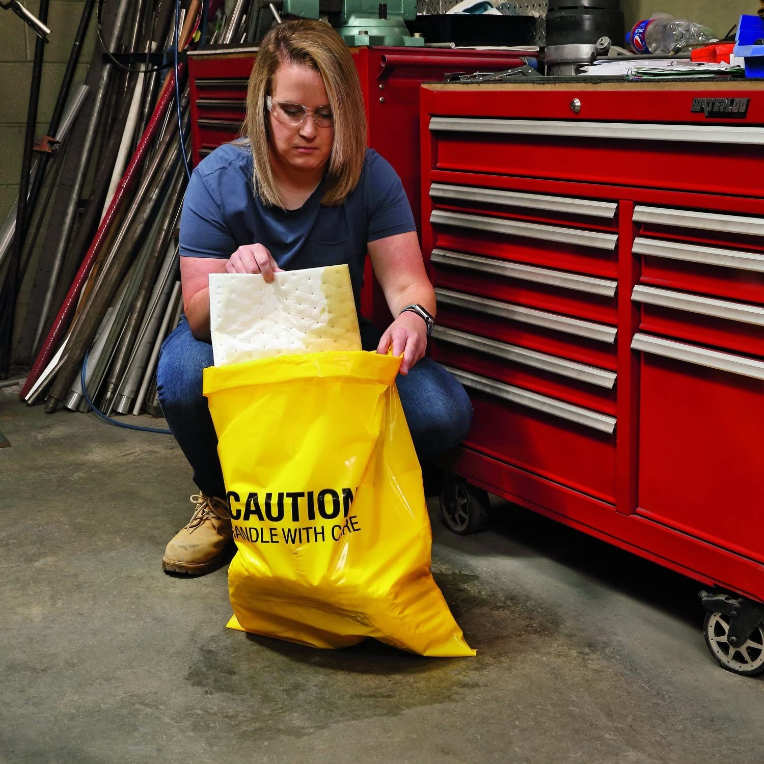 New Pig KIT413 14-Piece Oil-Only Spill Kit with 6.5-Gallon Bucket & 4.5-Gallon Absorbency | Industrial Oil Spill Cleanup for Garages, Workshops & Factories