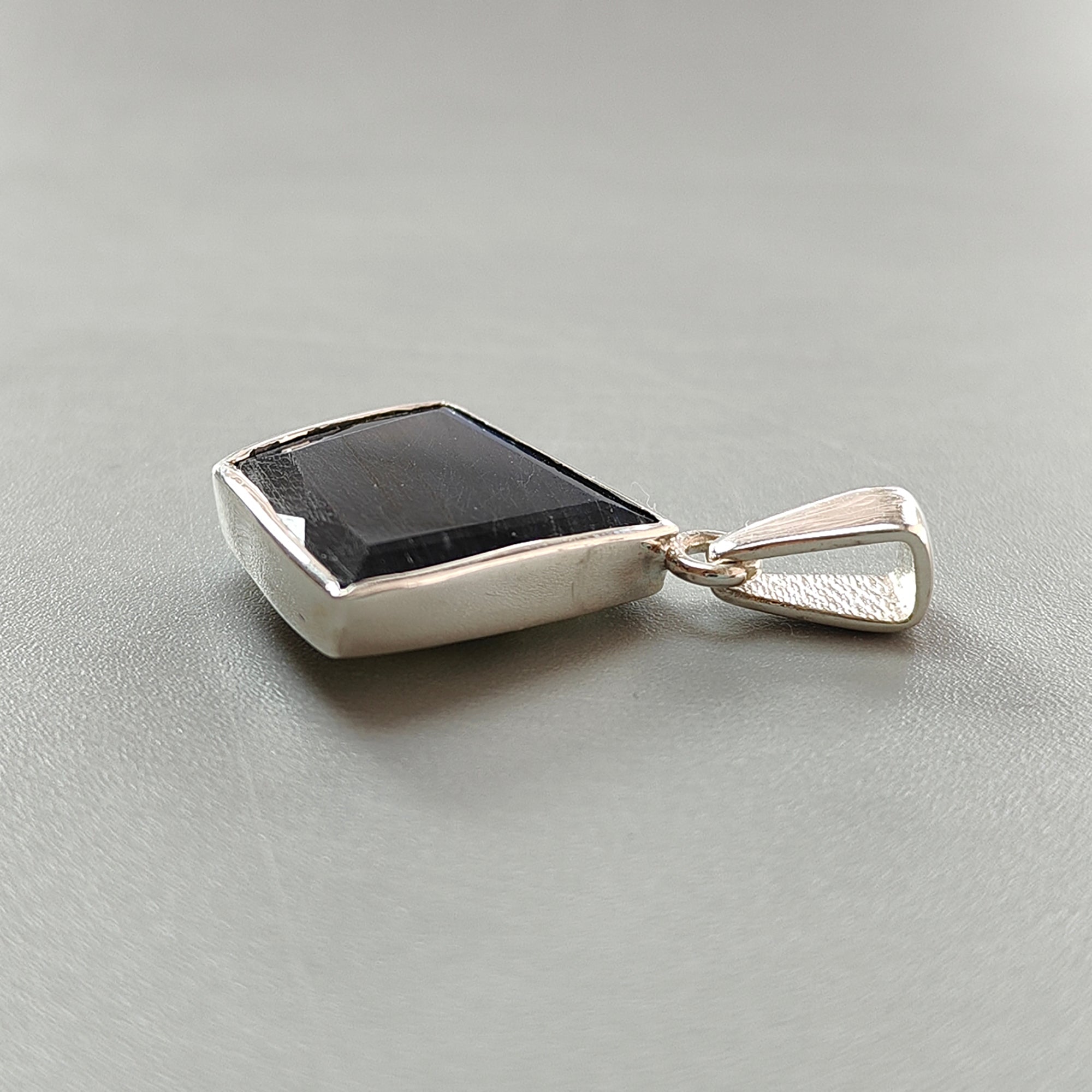 Natural Blue Labradorite Faceted Pendant - 6.21g Untreated Gemstone in 925 Sterling Silver Bezel Setting | Unique Fancy Shape Jewelry for Women | Perfect for Everyday Wear, Gift Giving & Spiritual Healing