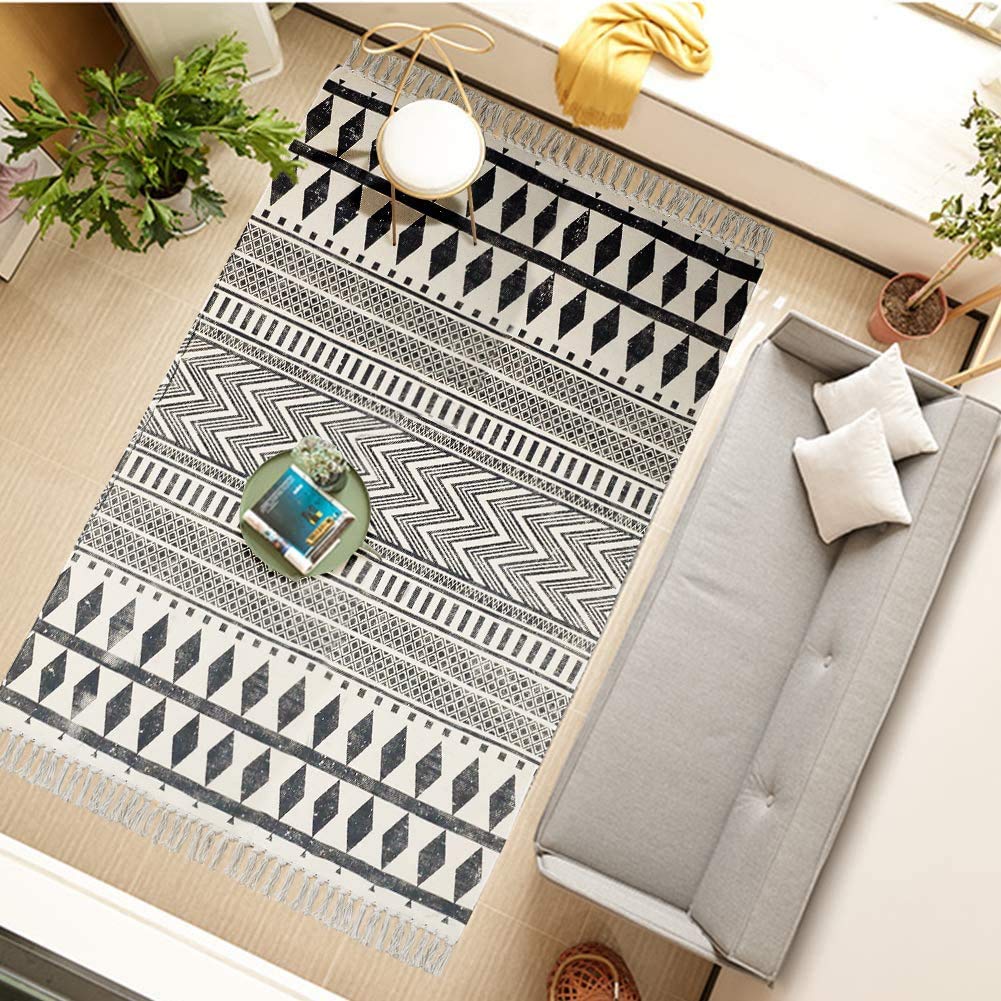 USTIDE Black & Cream Bohemian Runner Rug - Farmhouse Retro Shag Rag Rug, Large 4x6ft Washable Cotton Accent Rug for Living Room, Bedroom & Entryway - Soft Natural Floor Mat for Home Decor