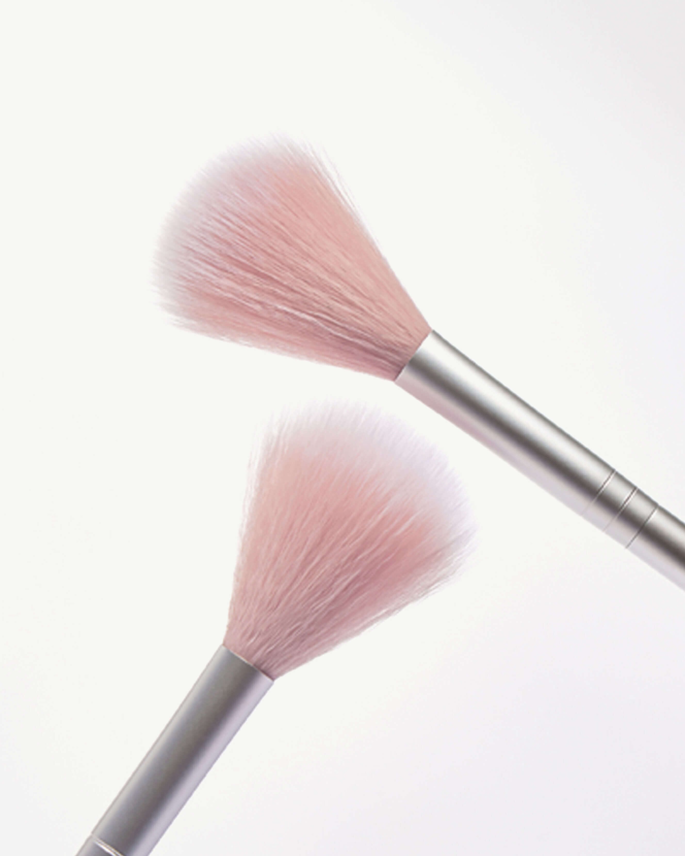 Skin2Skin Classic Fan Brush - Soft Bristles for Flawless Makeup Application | Perfect for Contouring, Blush, and Highlighter | Ideal for Professional & Home Use