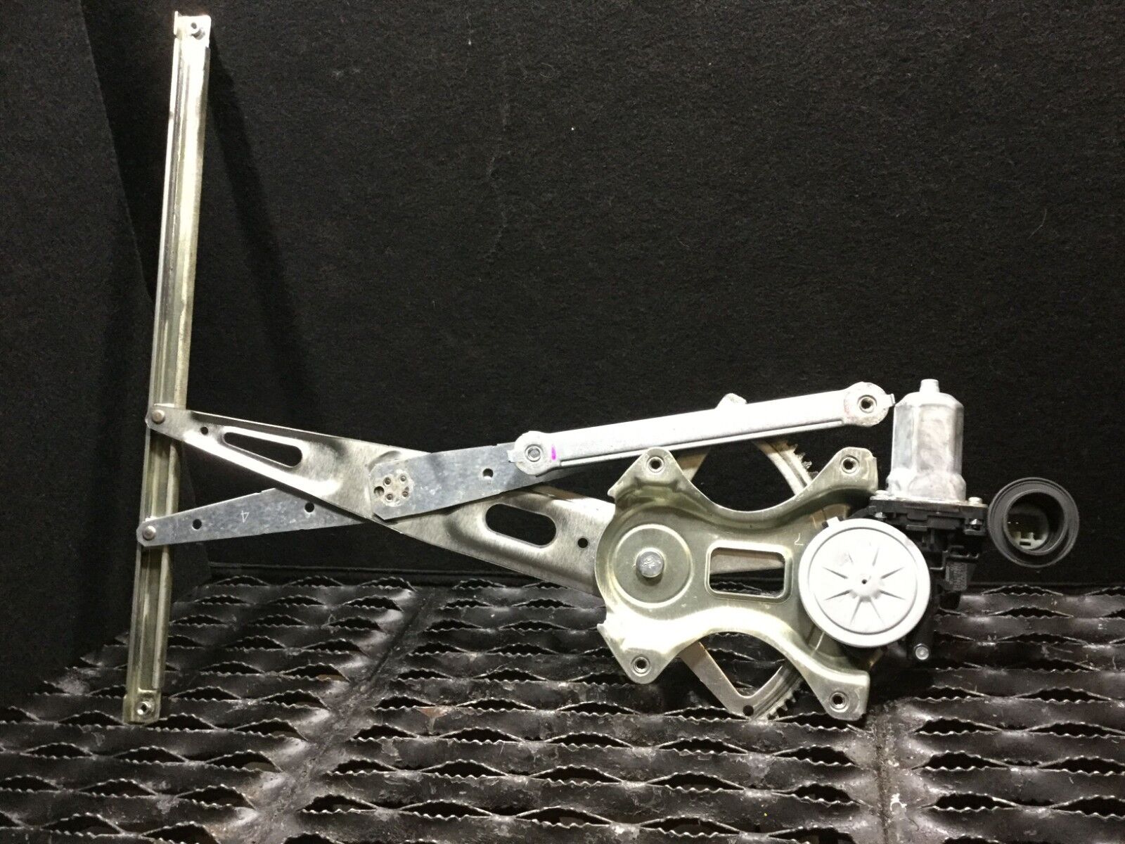 Toyota Prius 2005-2009 Front Left Driver Side Power Window Regulator with Motor - OEM Replacement Part for Smooth Window Operation - Perfect for Car Repair & Maintenance