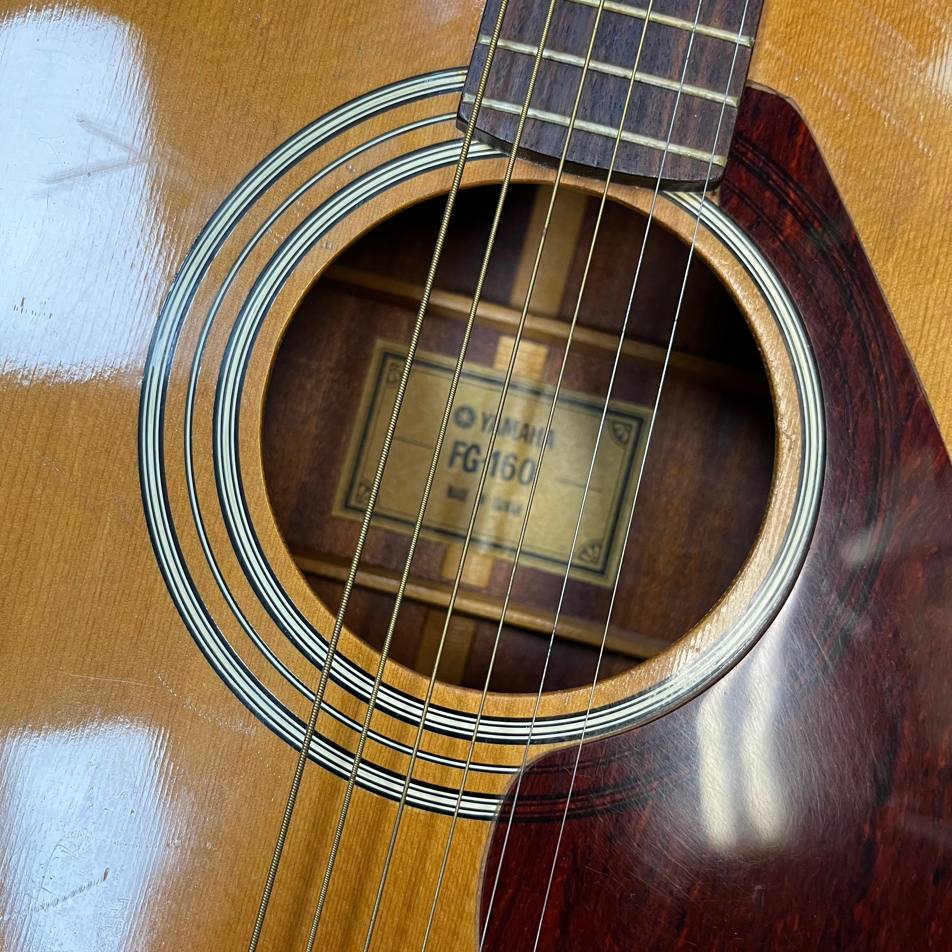 Yamaha FG160 Acoustic Guitar with Hard Case - Professional Quality for Beginners & Performers - Perfect for Home Practice, Studio Recording & Live Performances