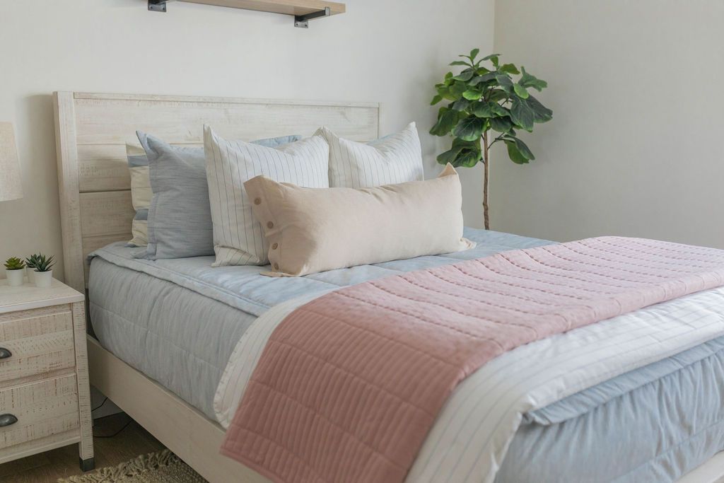 Luxury Soft Fleece Blanket - Ultra Cozy & Warm Throw for Bed, Couch, and Travel - Riley Luxe Blanket - Perfect for Home, Office, and Gifts