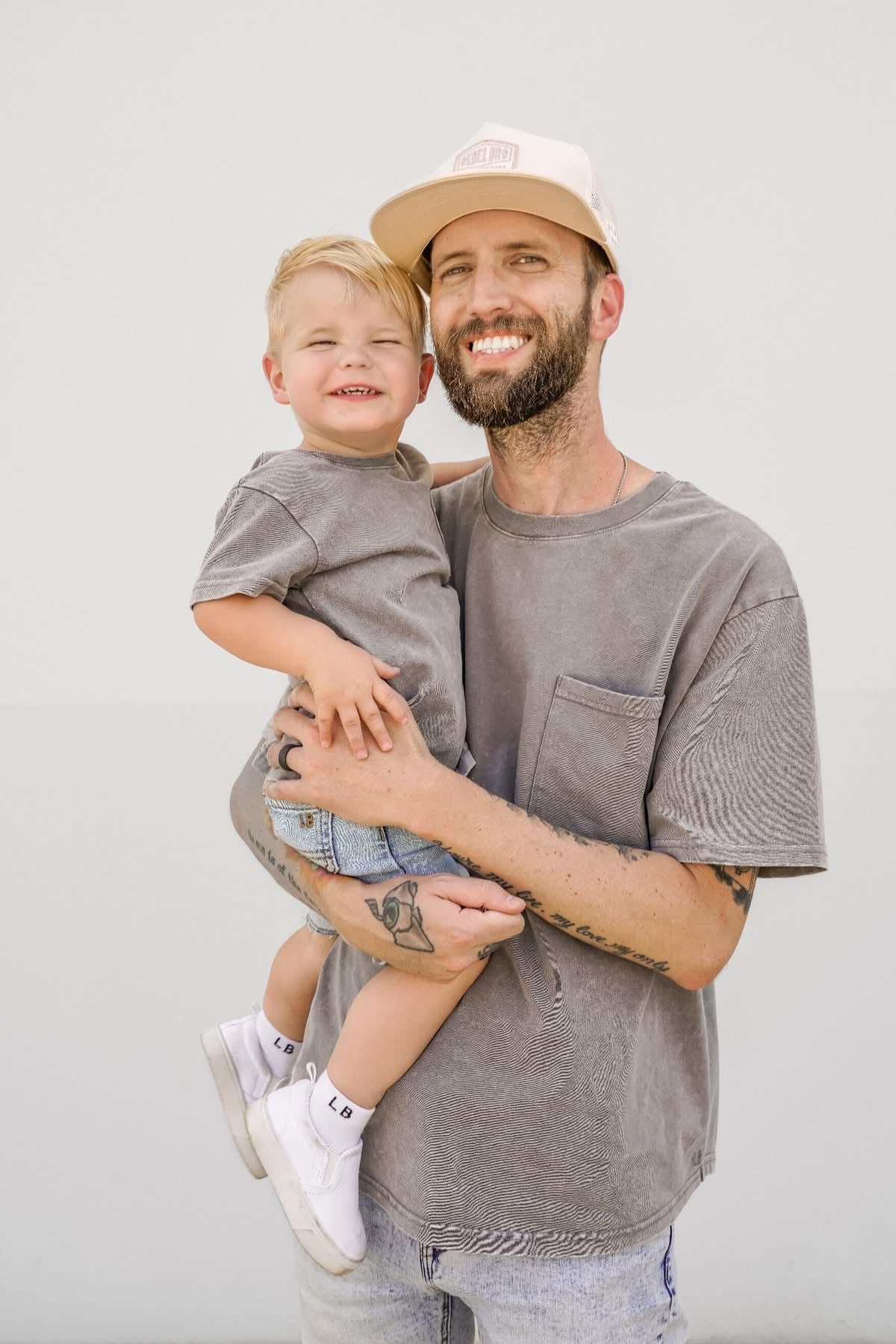 Vintage Acid Wash Pocket T-Shirt for Men - Soft Grey Cotton Tee - Casual Streetwear for Everyday Wear