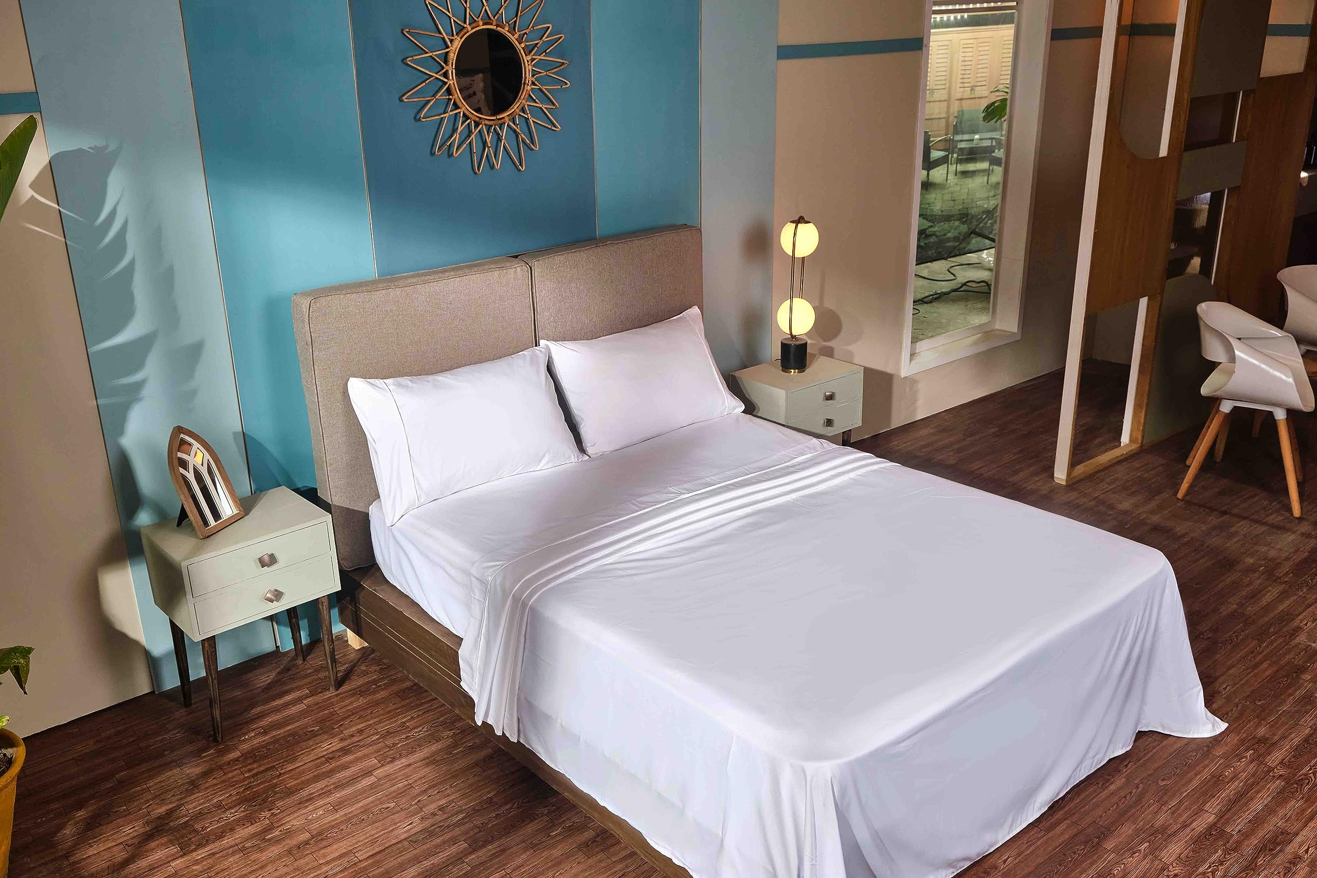 Microfiber 4-Piece Queen Bed Sheet Set - Soft & Breathable for Comfortable Sleep