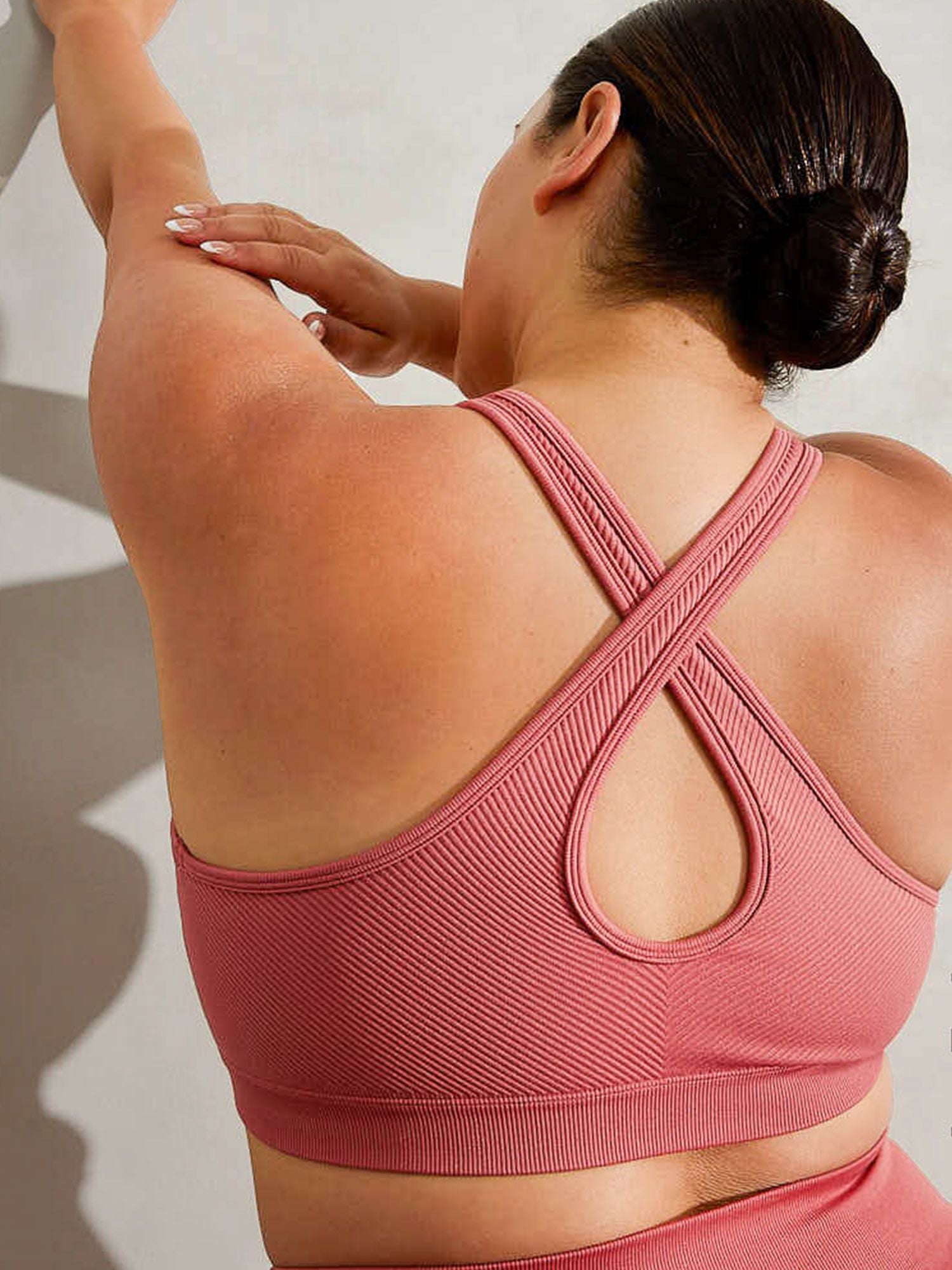 Circuit Rib Seamless Sports Bra for Women - High Support Workout Top in Dusty Red - Perfect for Yoga, Running & Gym Fitness Activities