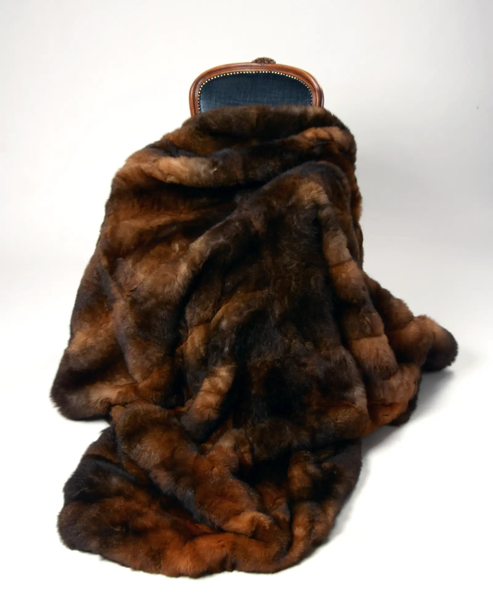 Natural Reddish Brown Possum Fur Throw Blanket - Soft & Luxurious Animal Fur Bedding for Couch, Sofa, Bed - Perfect for Cozy Winter Nights & Home Decor