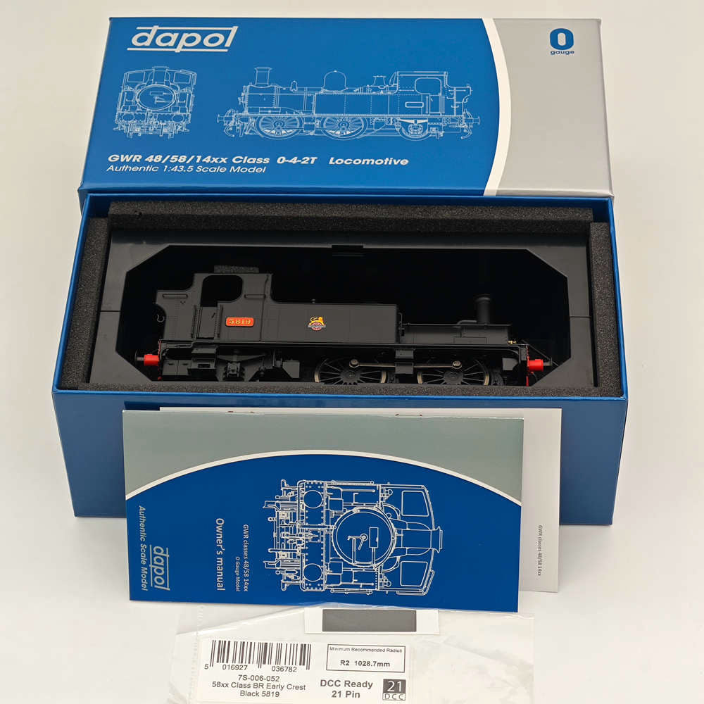 Dapol 7S 006 052 O Gauge 58xx Class BR Early Crest Black 5819 21DCC Locomotive - Model Train for Collectors & Railway Enthusiasts - Perfect for Display & Layout Scenes